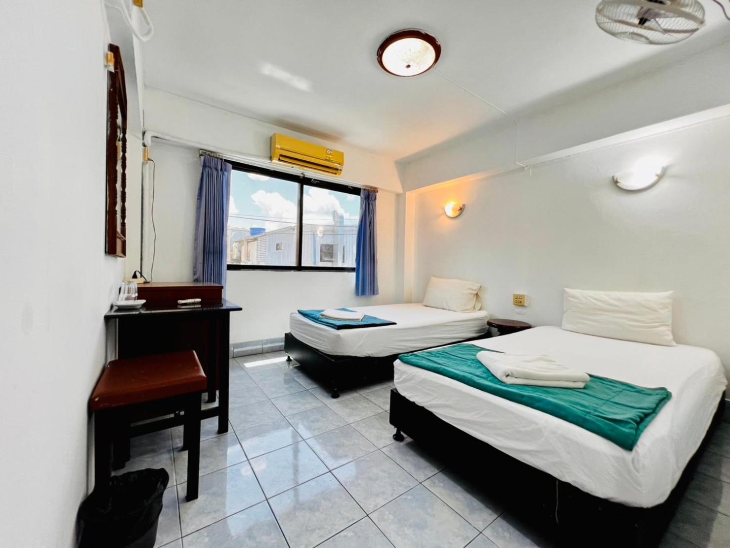 Standard Twin Room photo 3