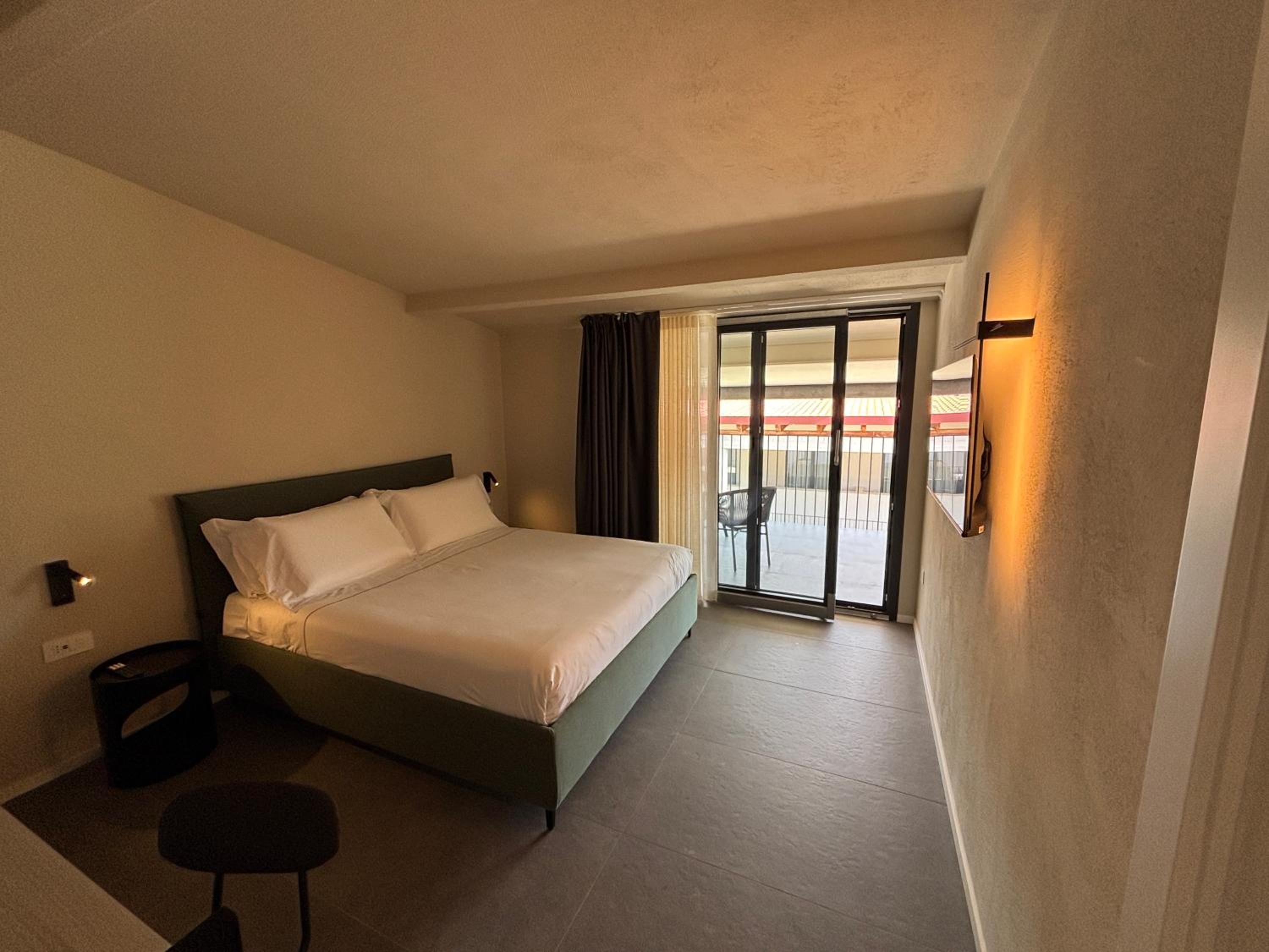 Deluxe Double Room with Balcony photo 1