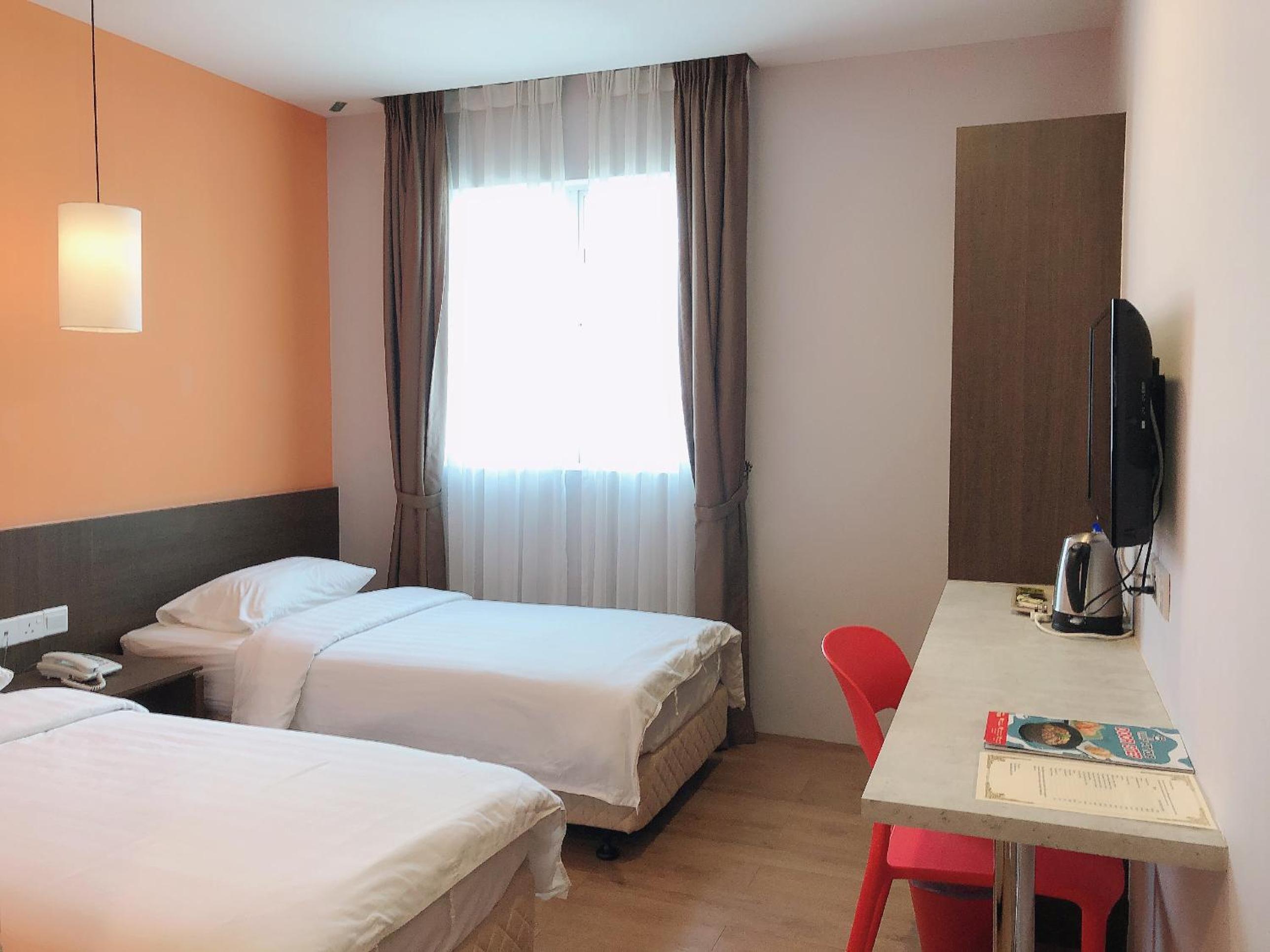 Business Twin Room with Window