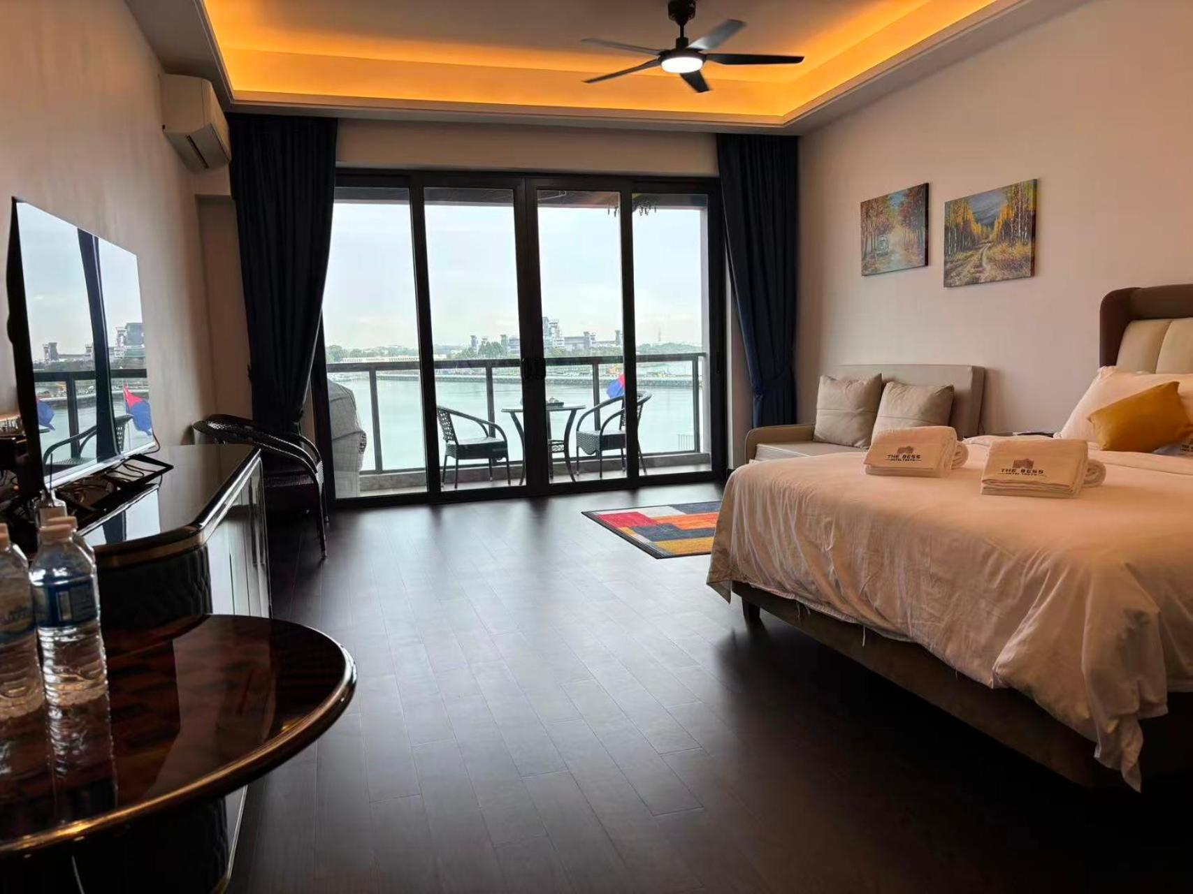 One-Bedroom Apartment with Bay View