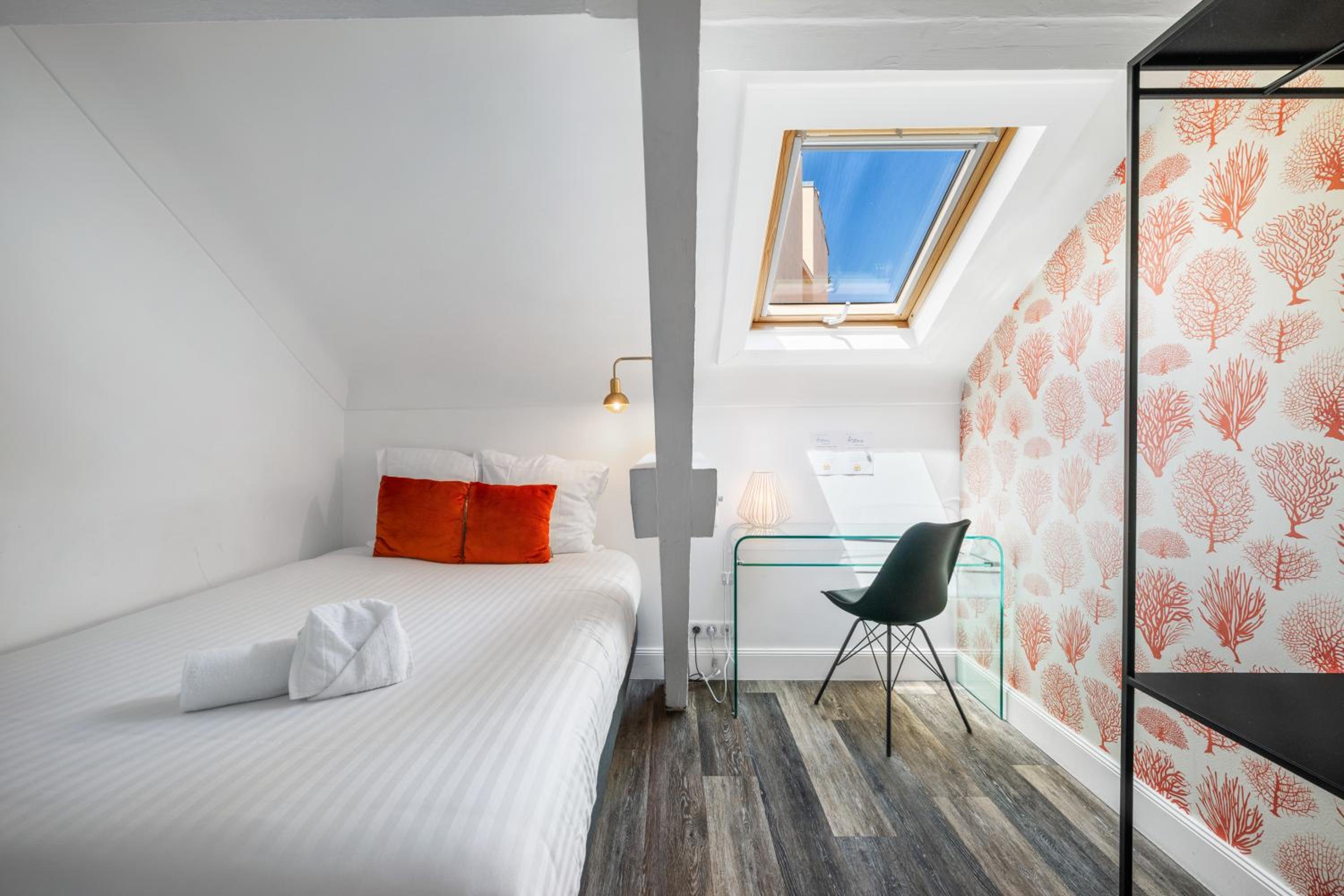 Small Double Room - Photo 6