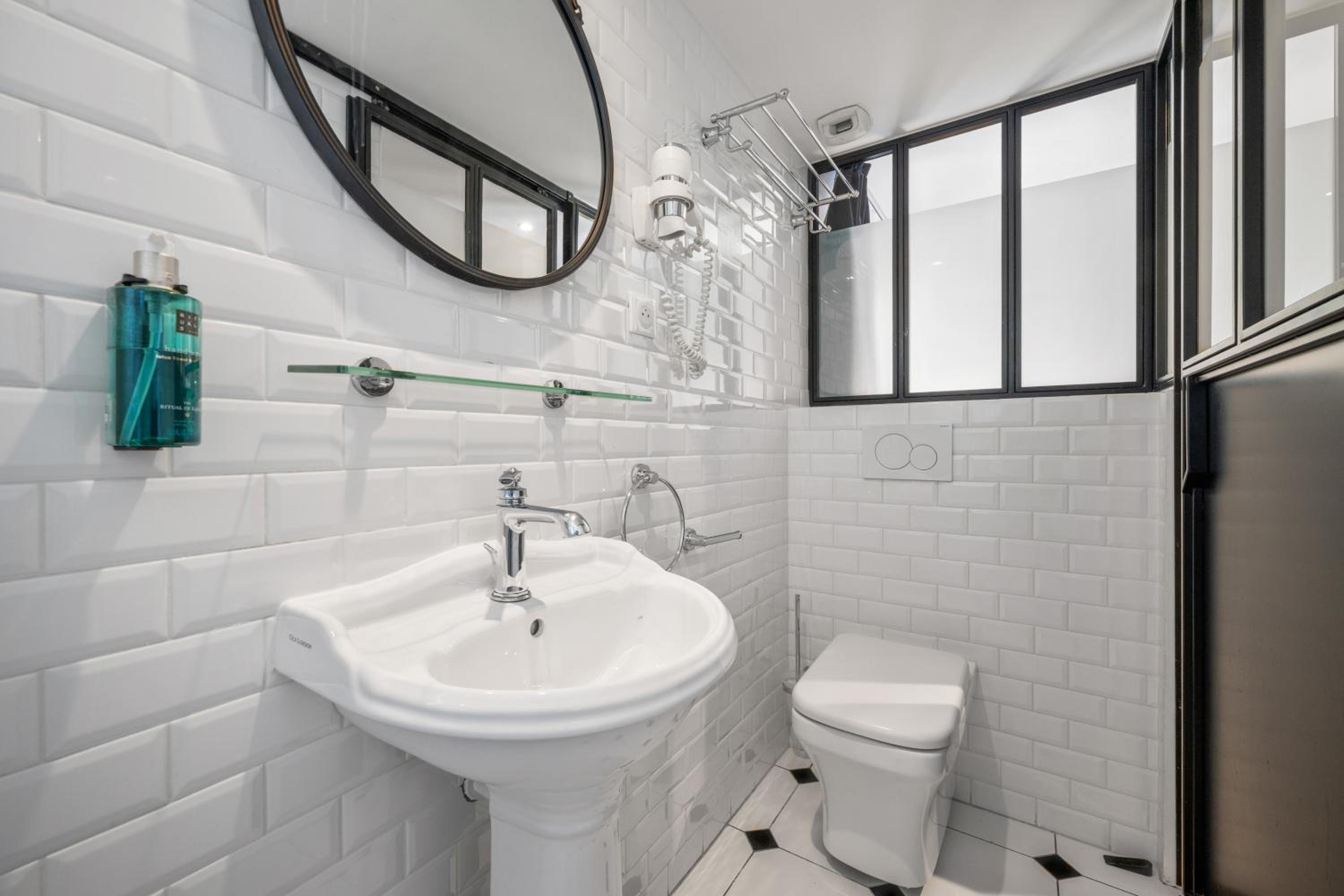 Small Double Room - Photo 9