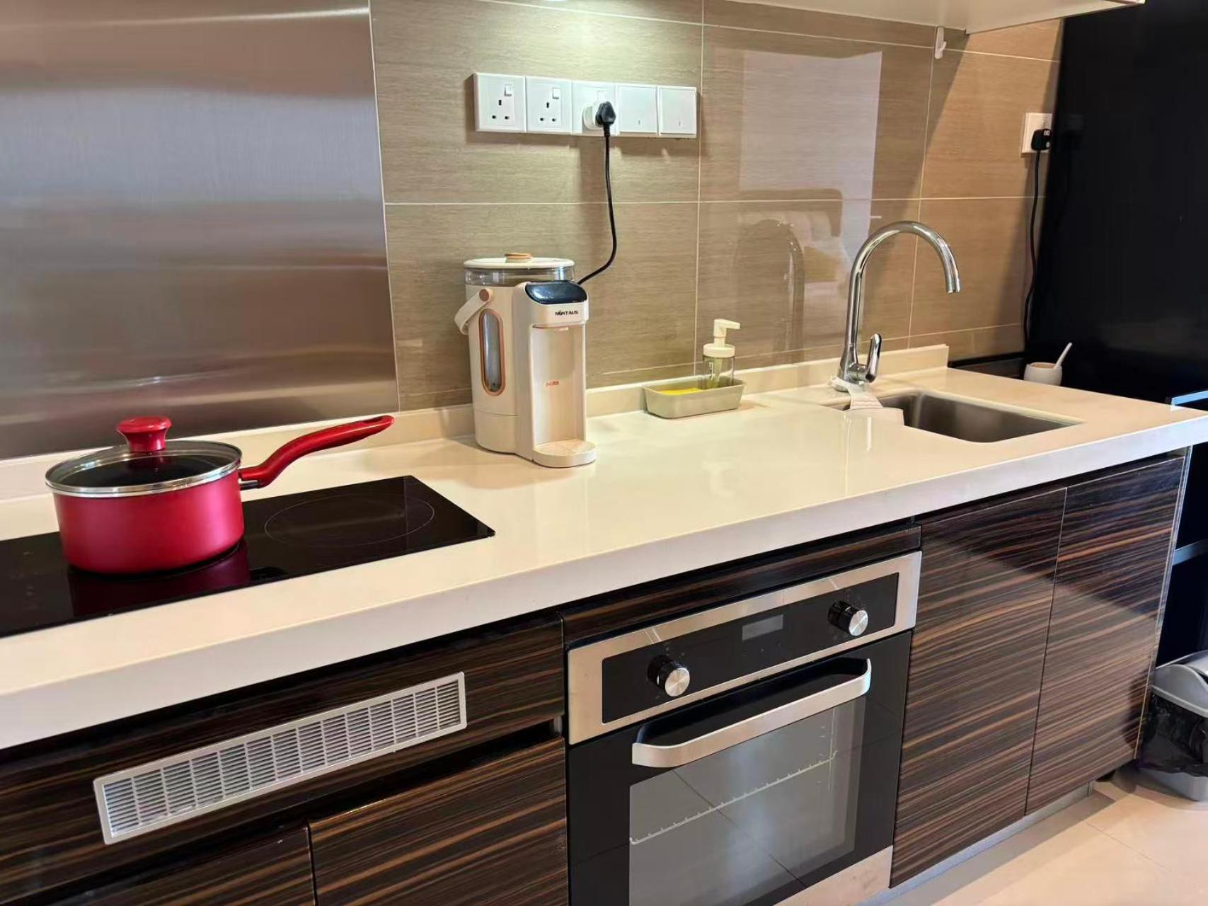 One-Bedroom Apartment with Bay View