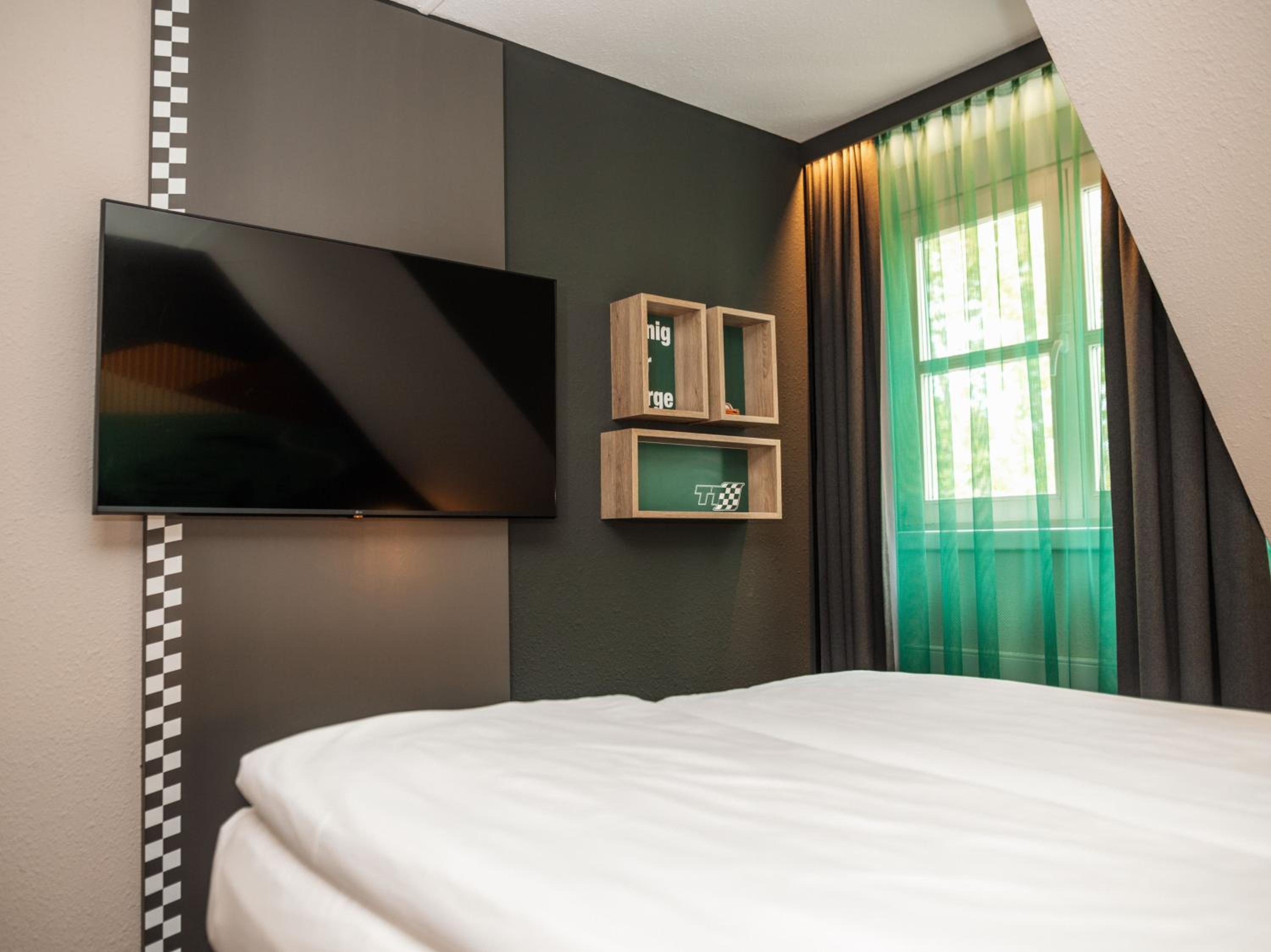 Standard Double Room - Photo 11