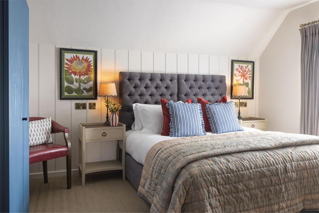 Deluxe king room