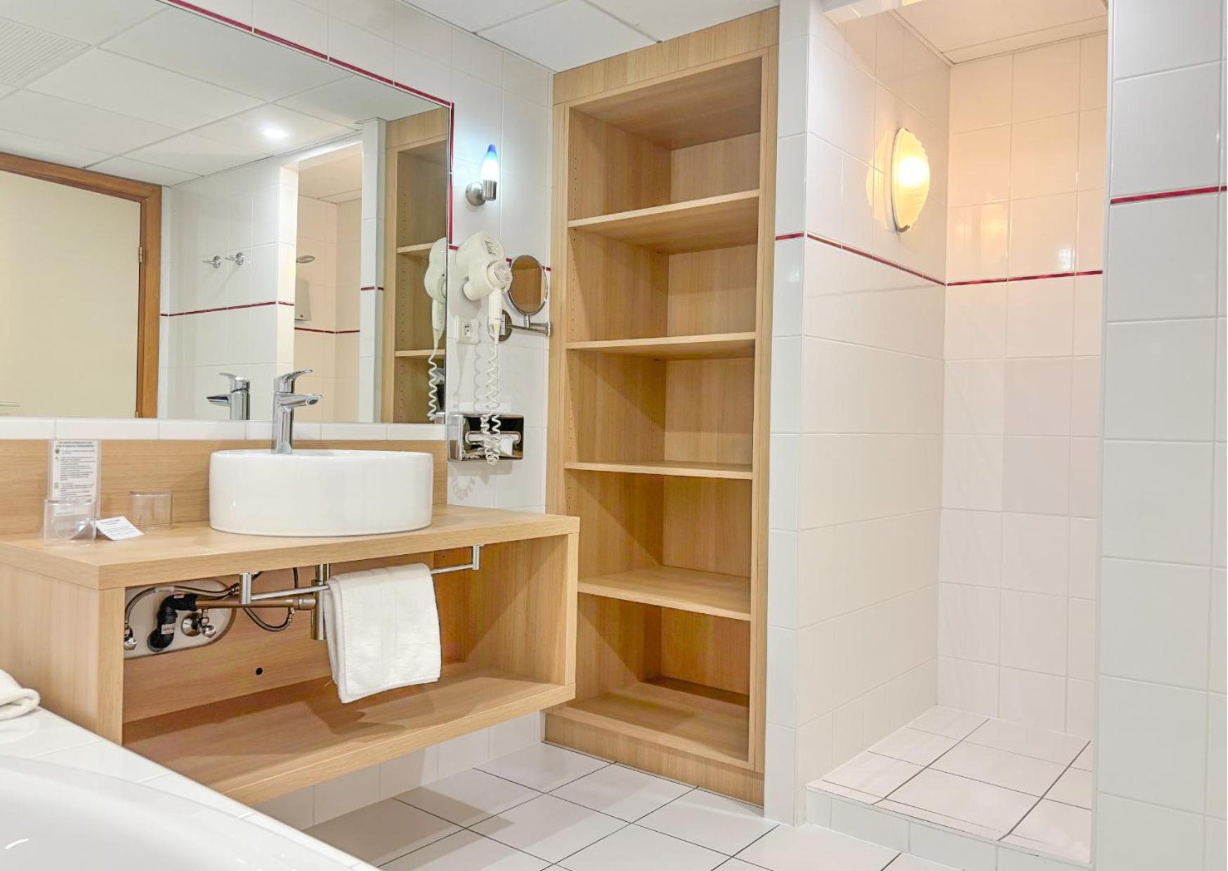King Suite with Sofa and Separate Lounge - Non-Smoking
