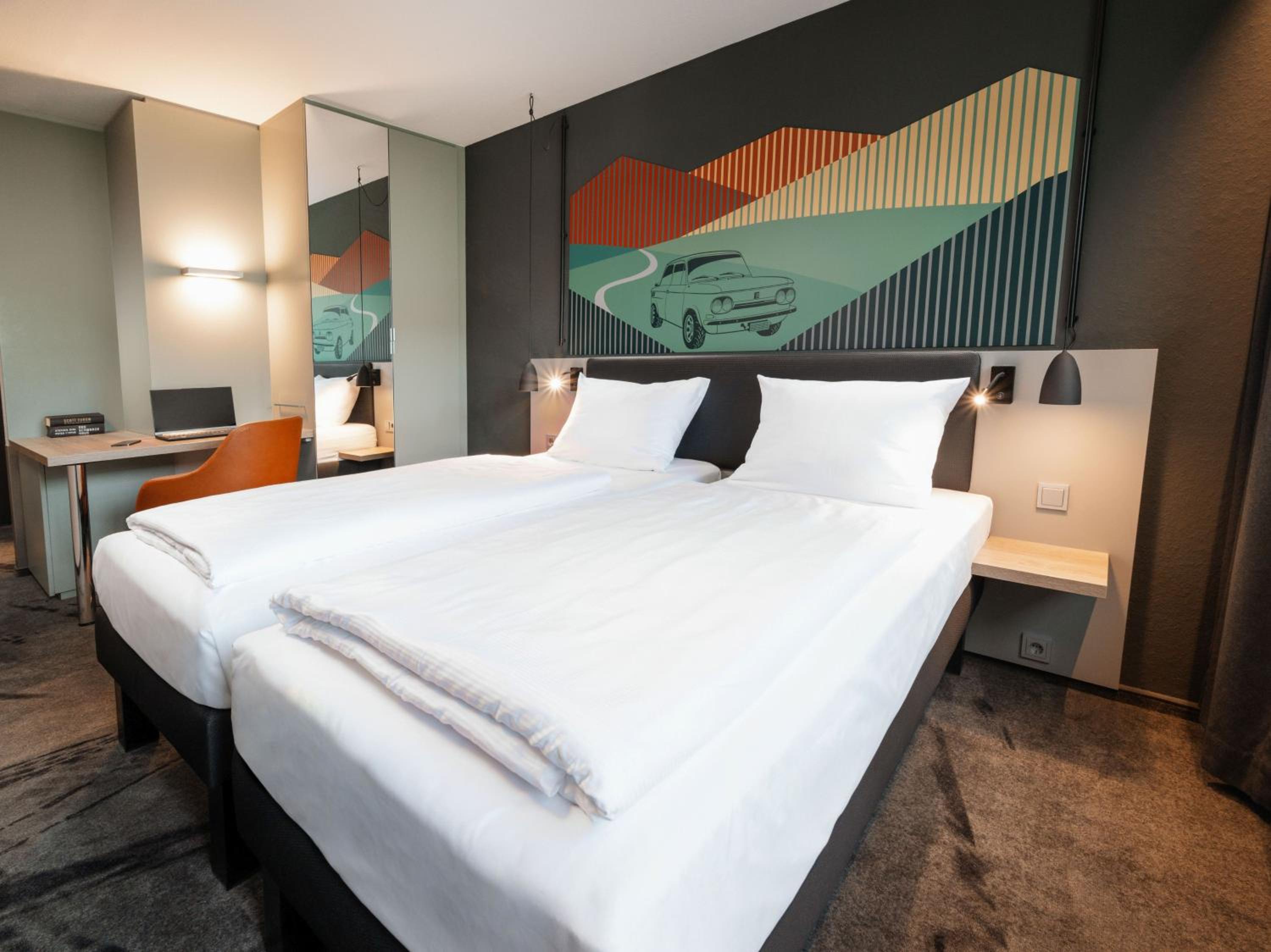 Standard Twin Room - Photo 9