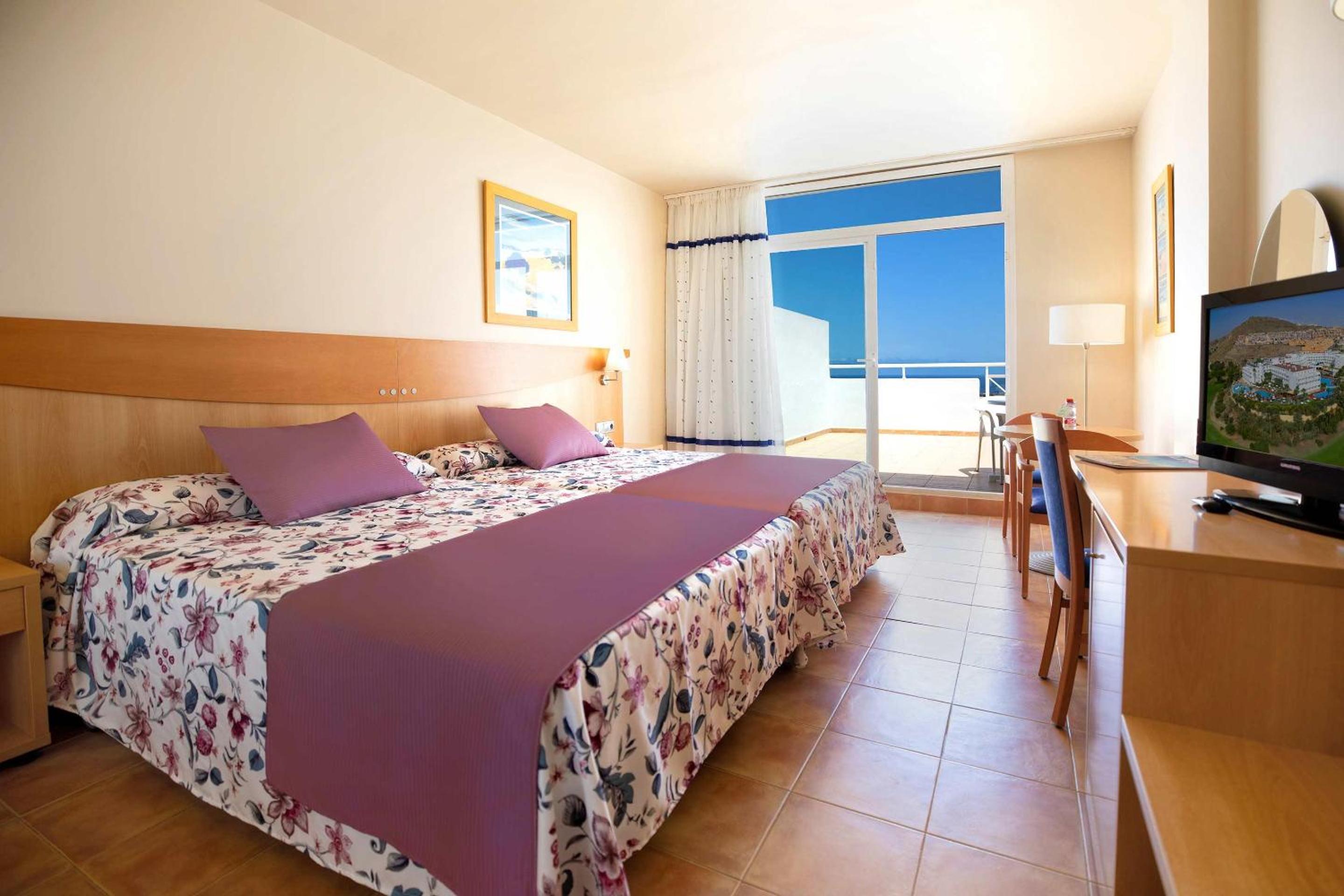 Double Room (3 adults + 1 child) - 2 double beds