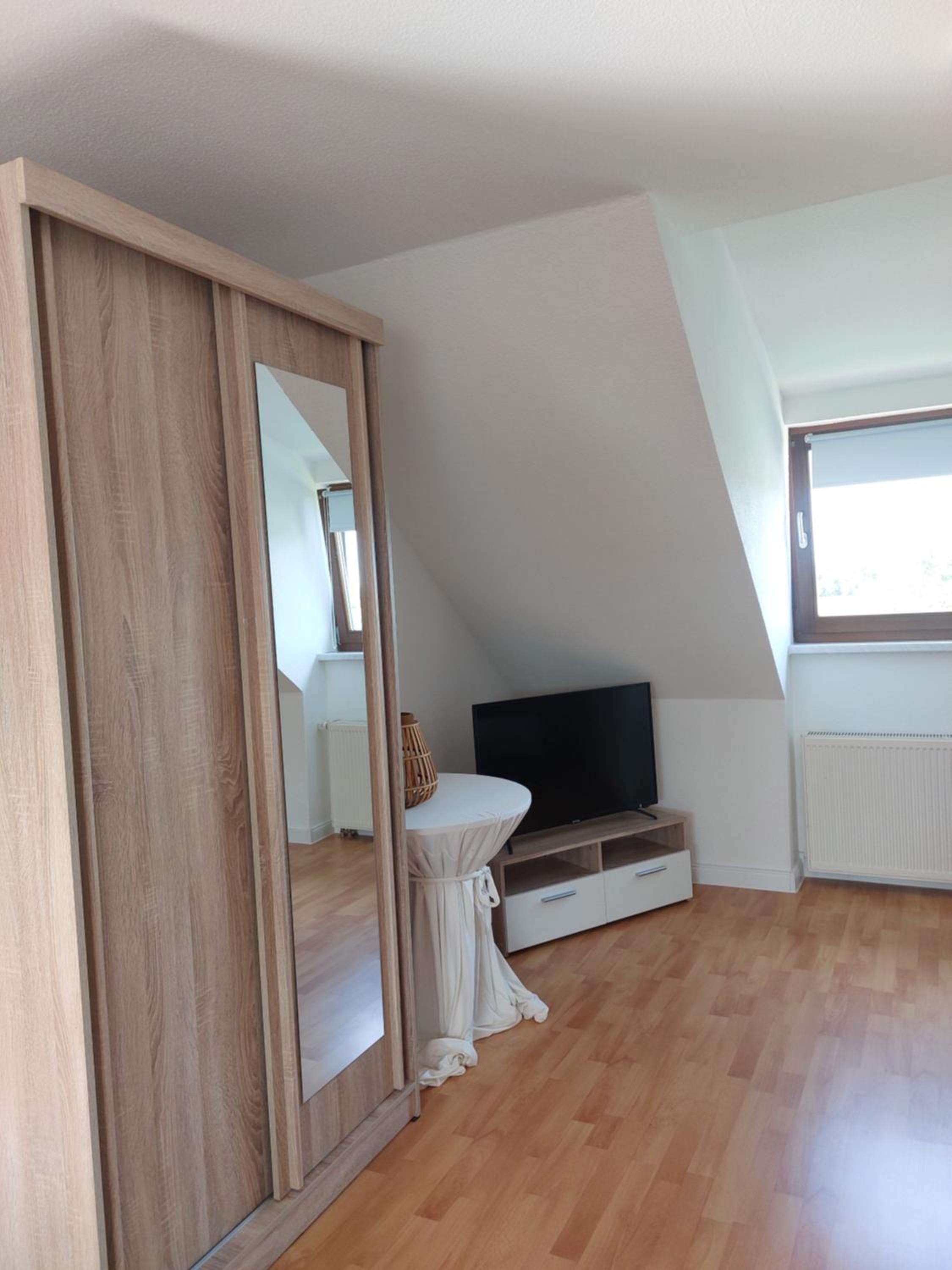 Basic Triple Room with Shared Bathroom photo 3
