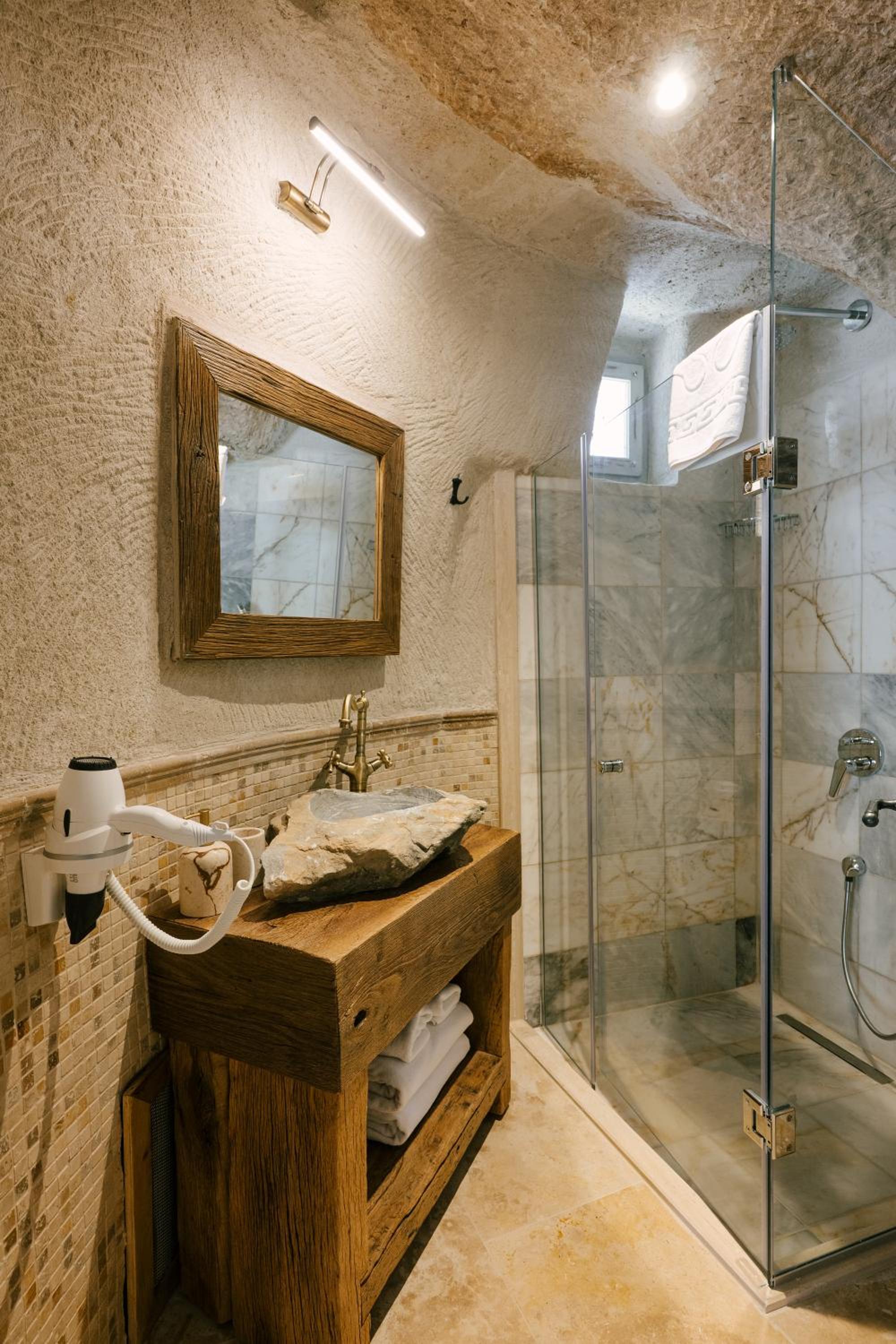 Suite with Terrace - Photo 7