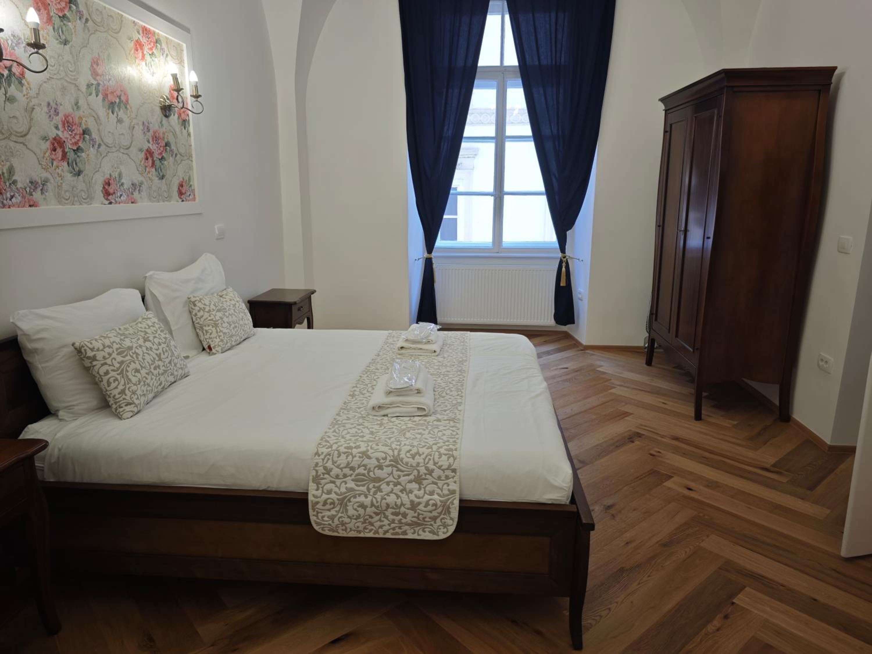 Standard Double Suite