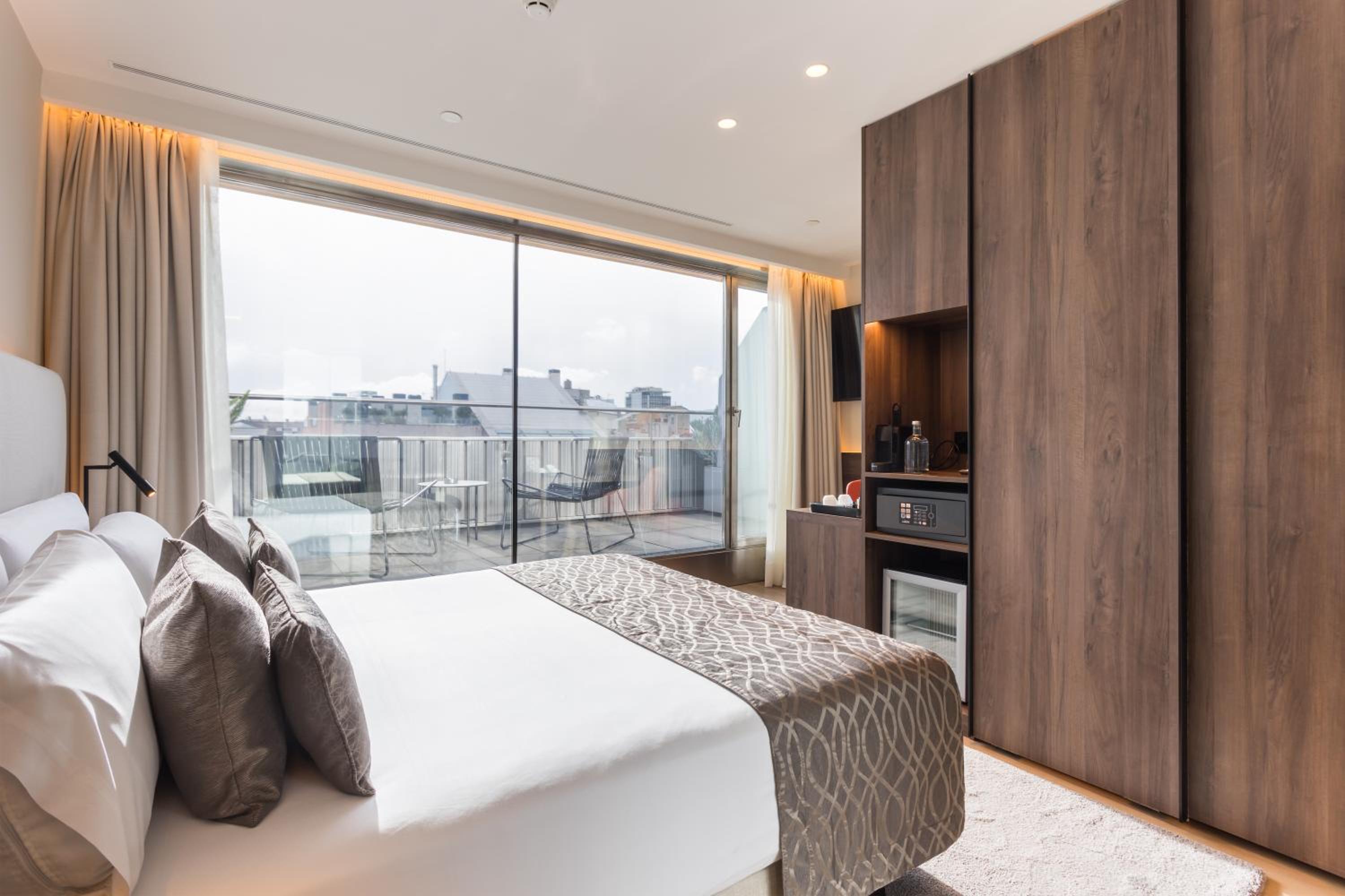 Family Room with Terrace photo 2