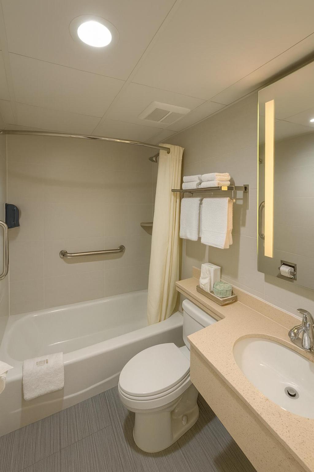 Deluxe King Room photo 2