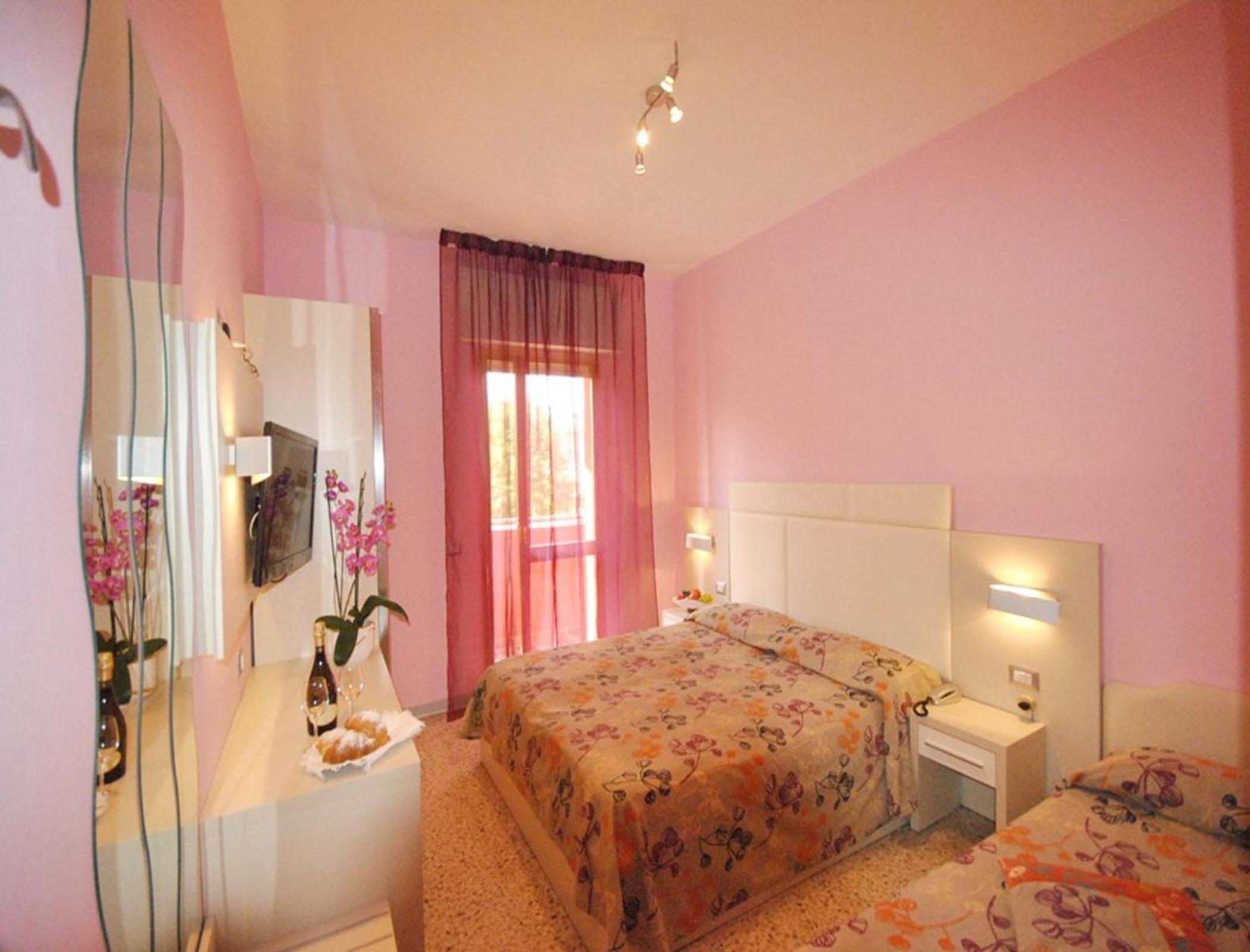 Quadruple Room with Balcony photo 2