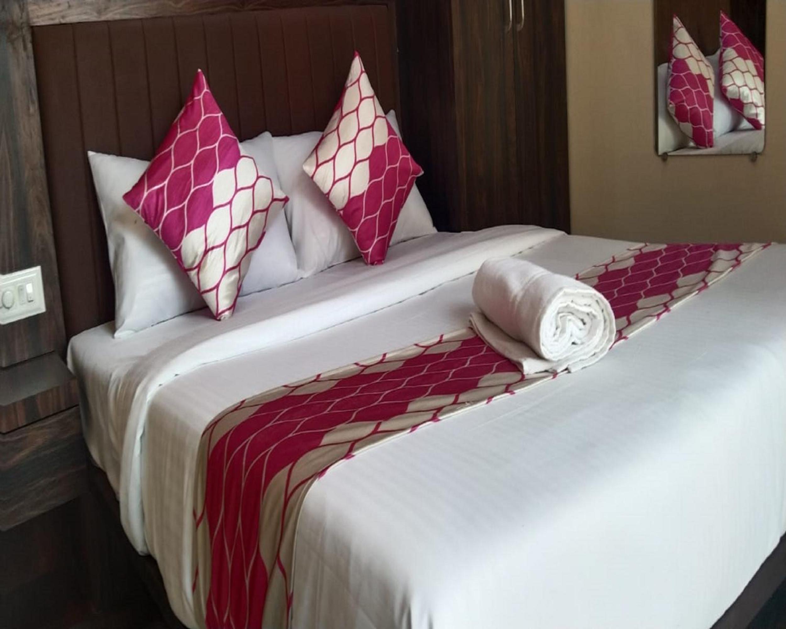 Deluxe Room - Photo 10
