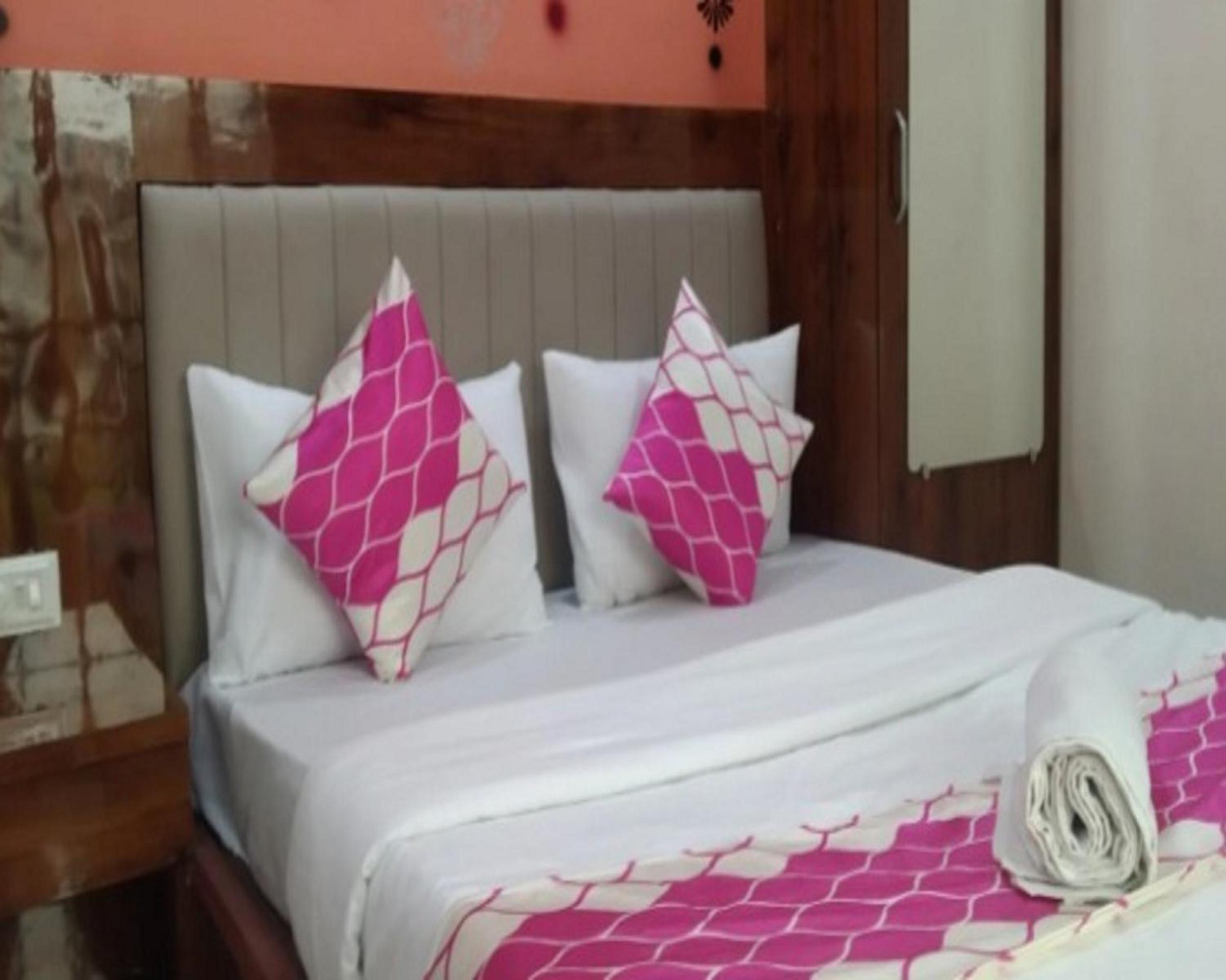 Deluxe Room - Photo 9