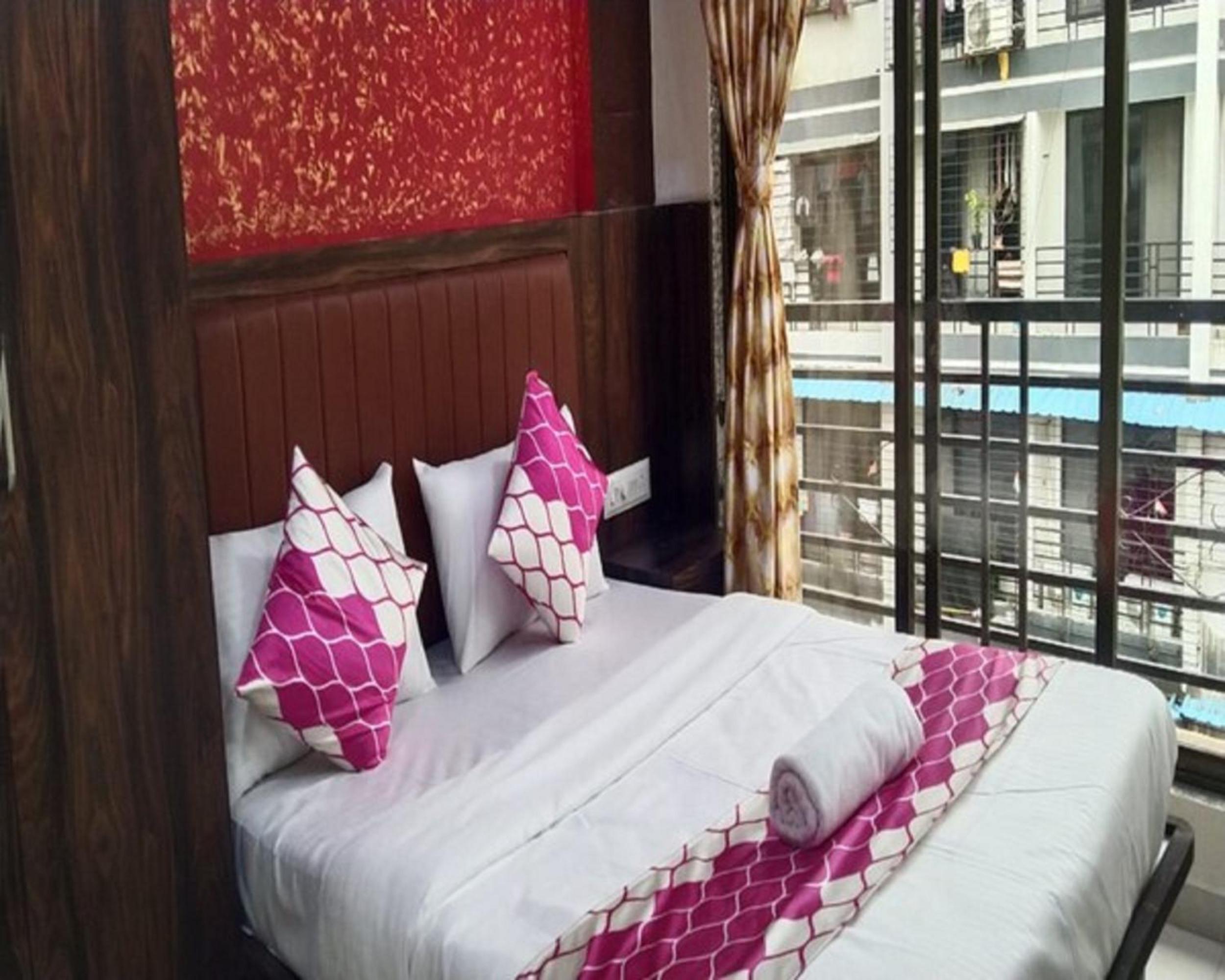Deluxe Room - Photo 8