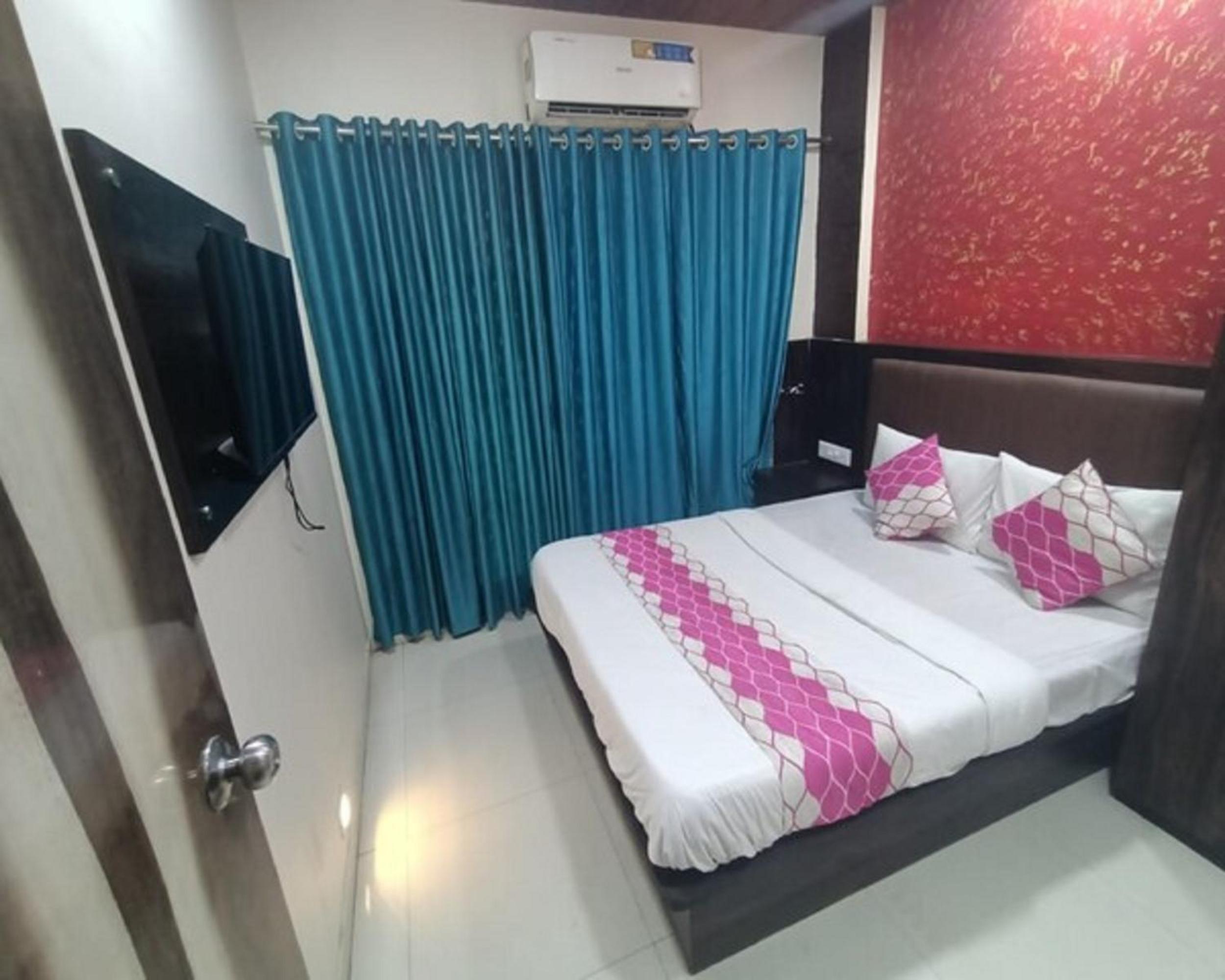 Deluxe Room - Photo 3