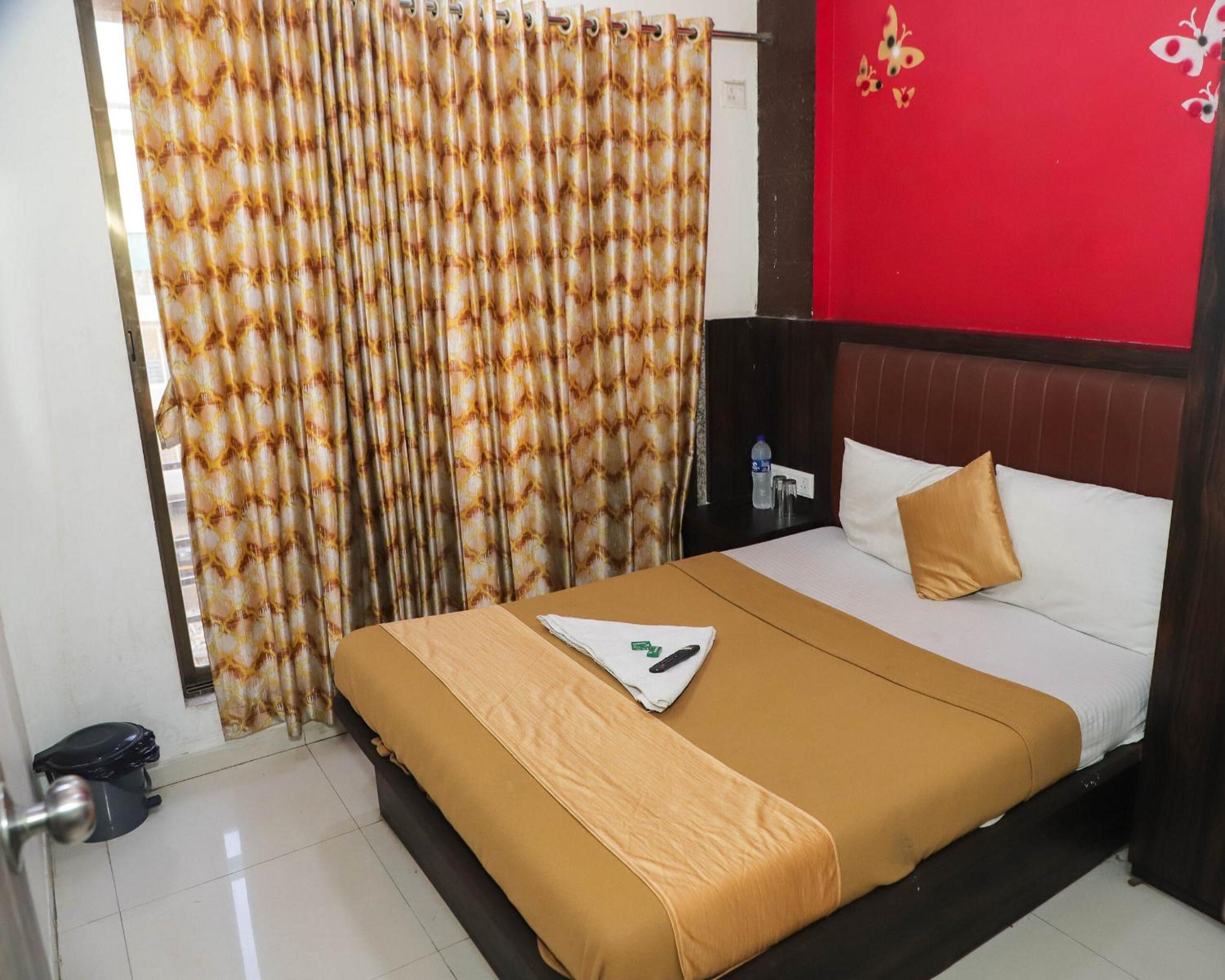 Deluxe Room - Photo 2