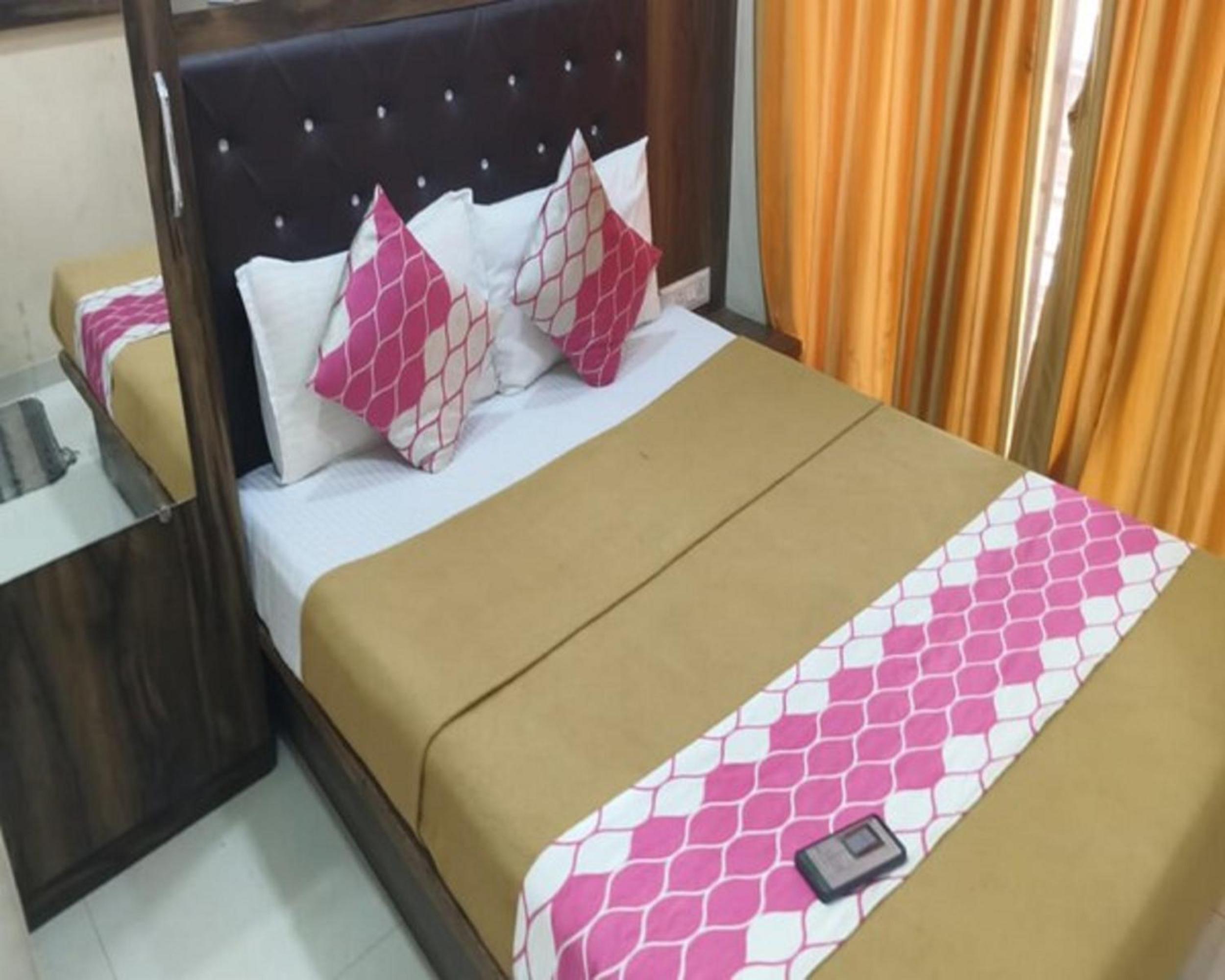 Deluxe Room - Photo 11