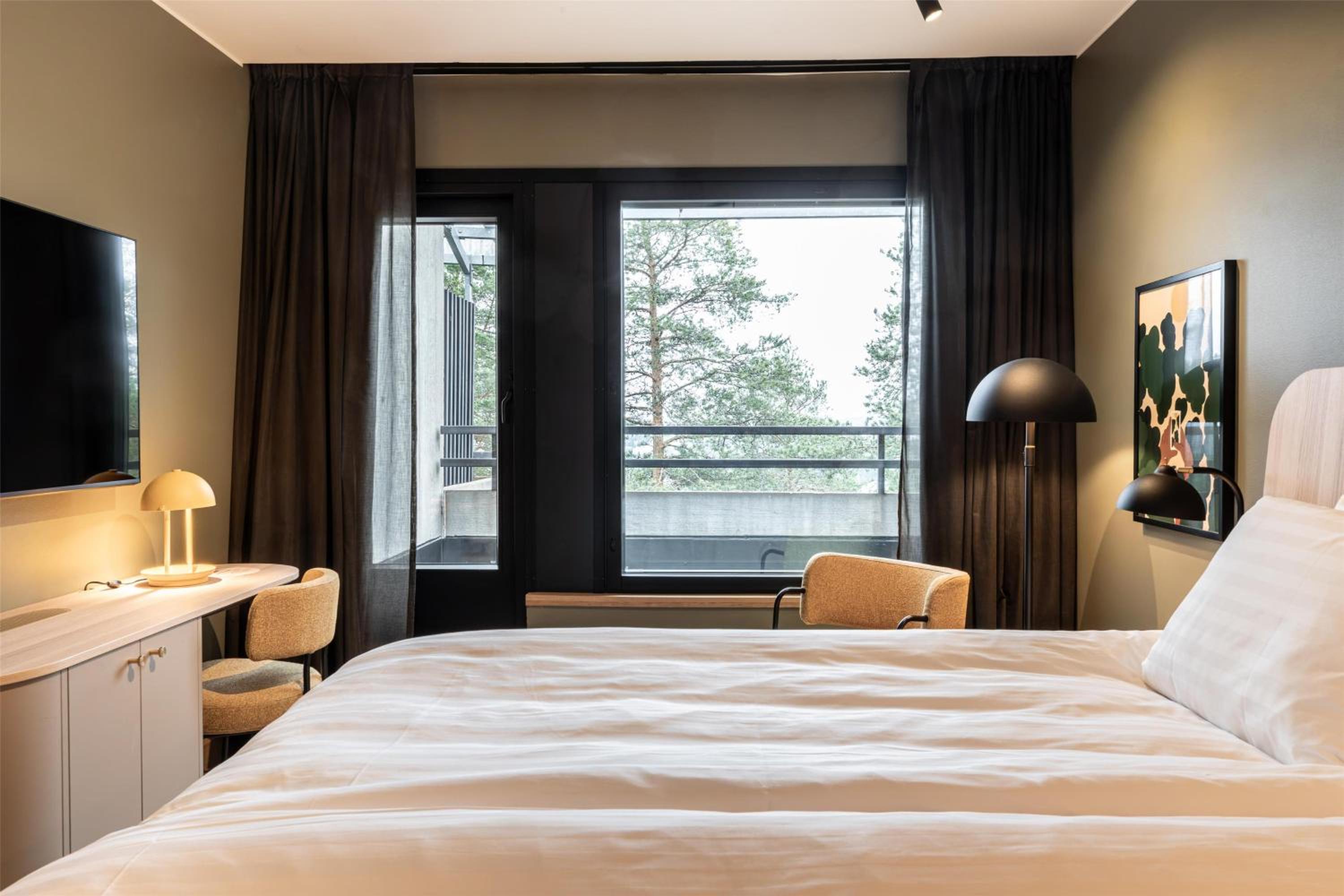 Superior King room with balcony - Photo 2