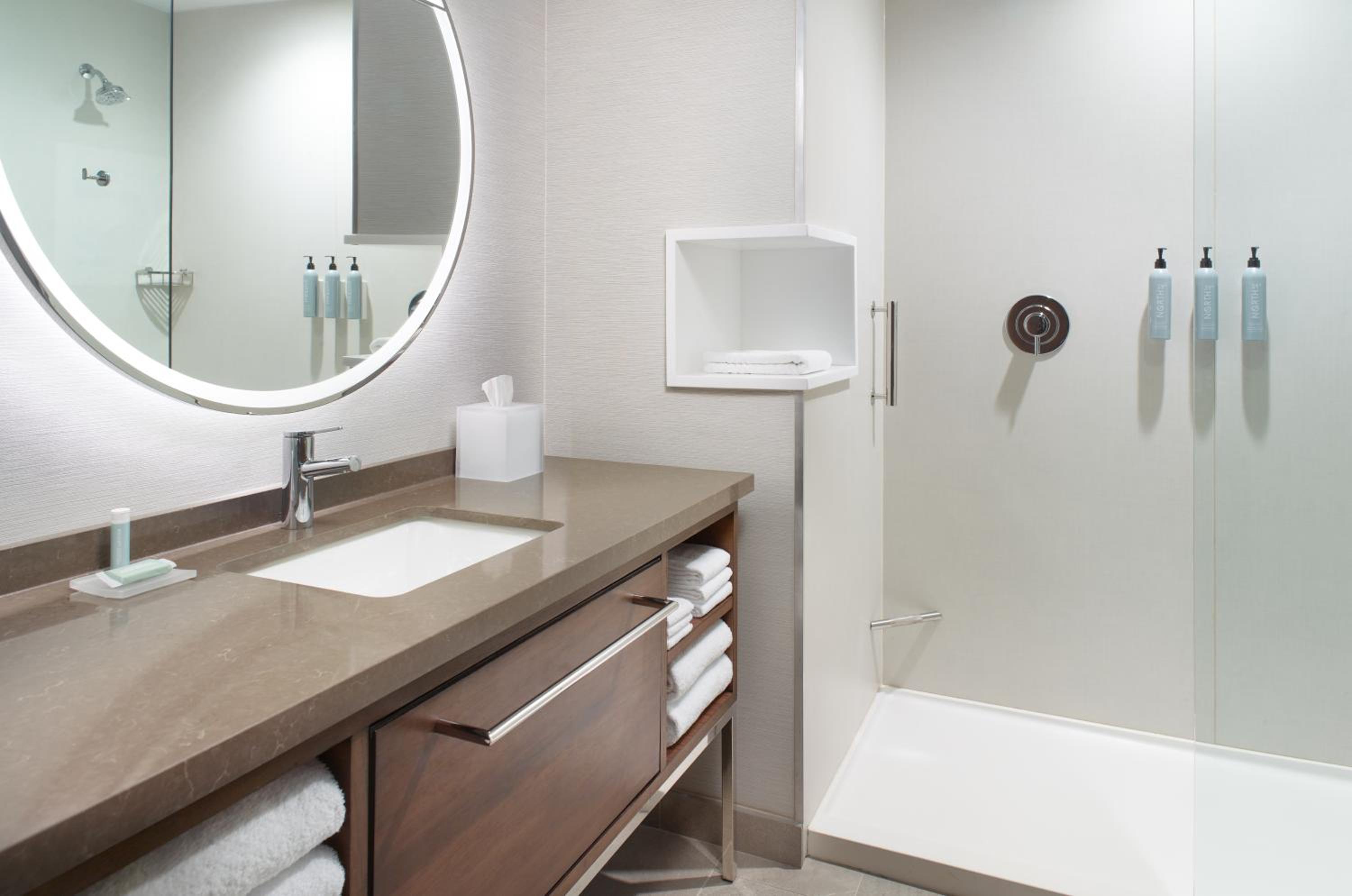 Standard King Guest Room - Hearing Accessible photo 3