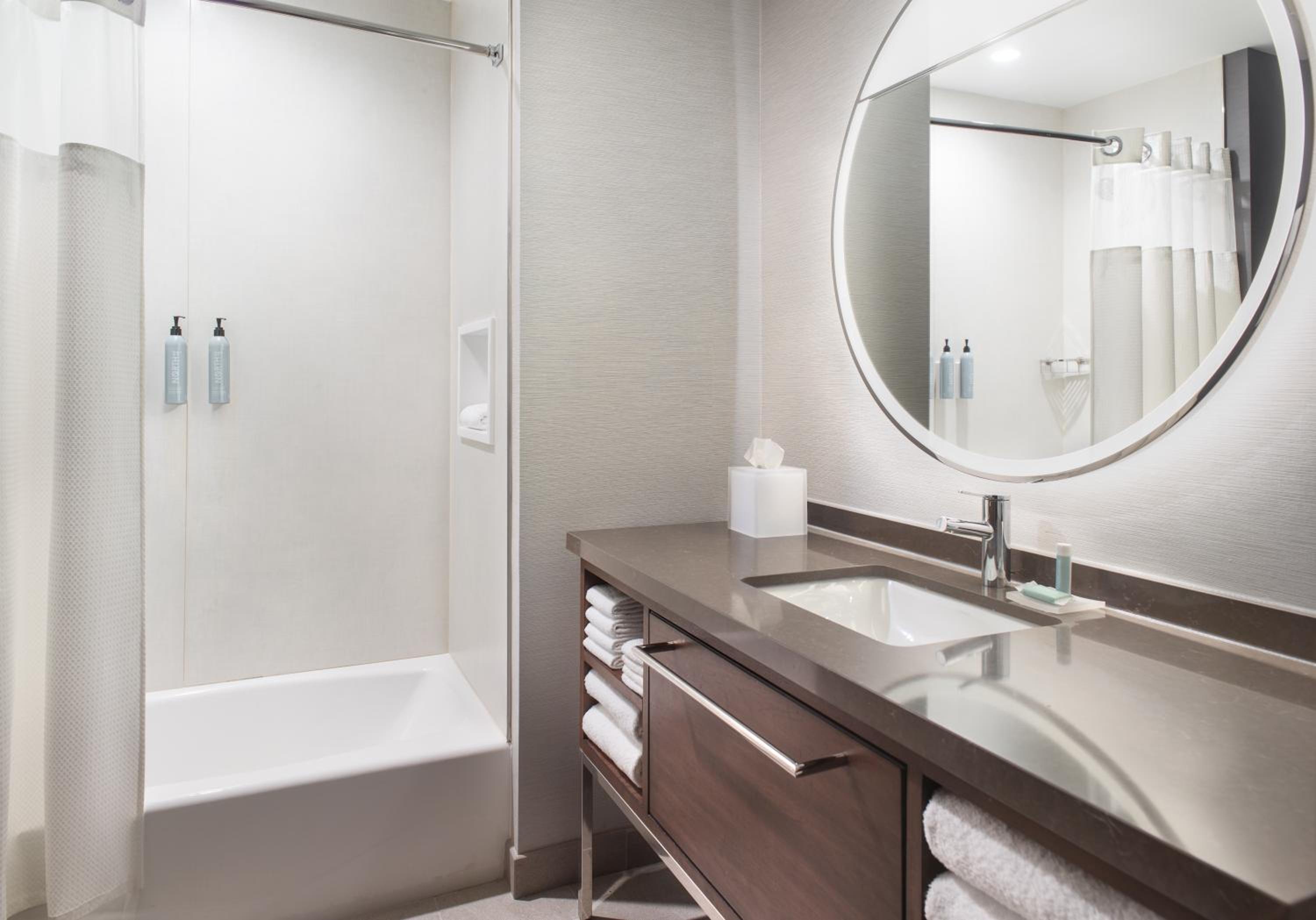 Standard King Guest Room - Hearing Accessible