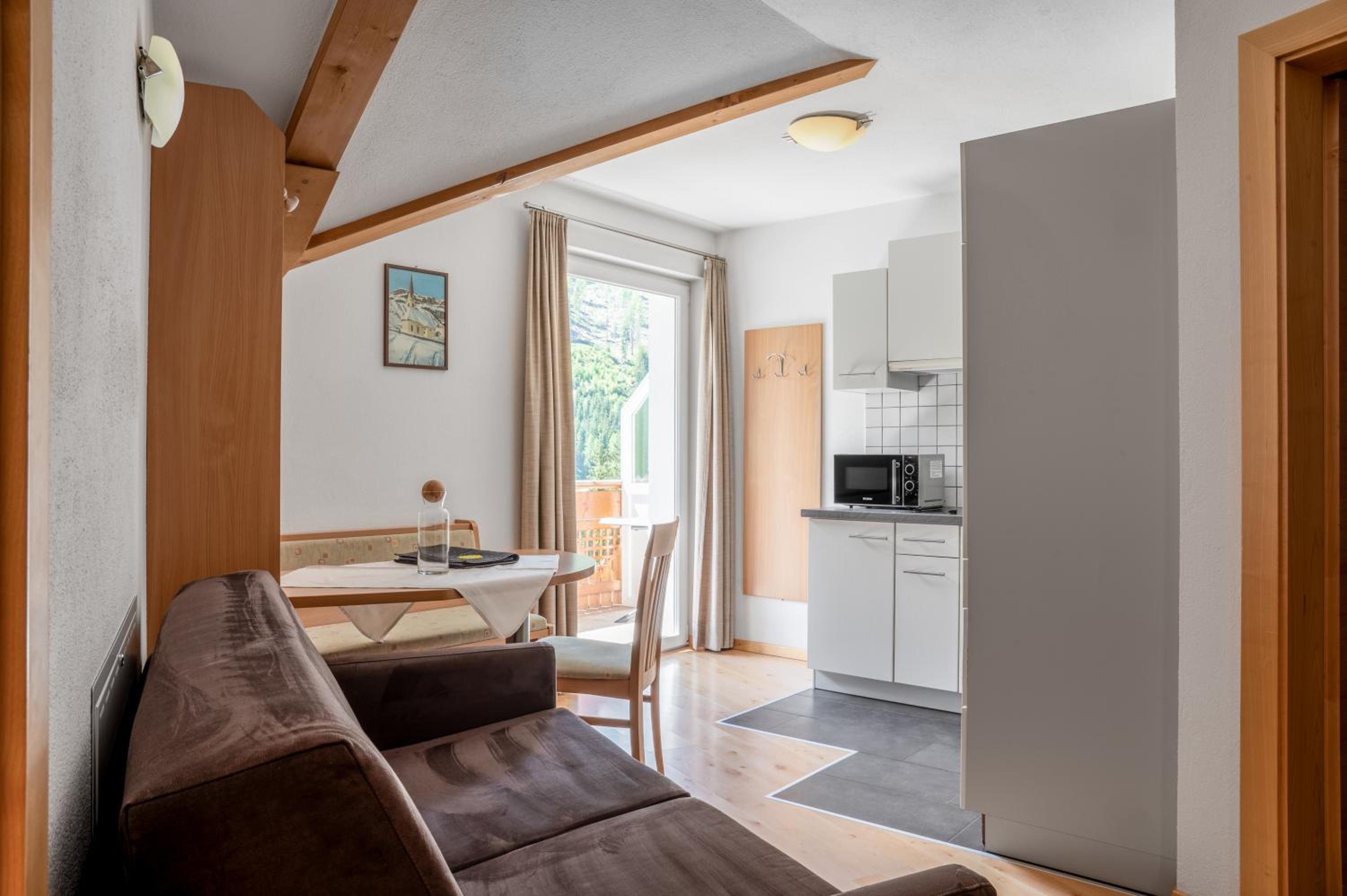 One-Bedroom Apartment with Balcony and Mountain View photo 1