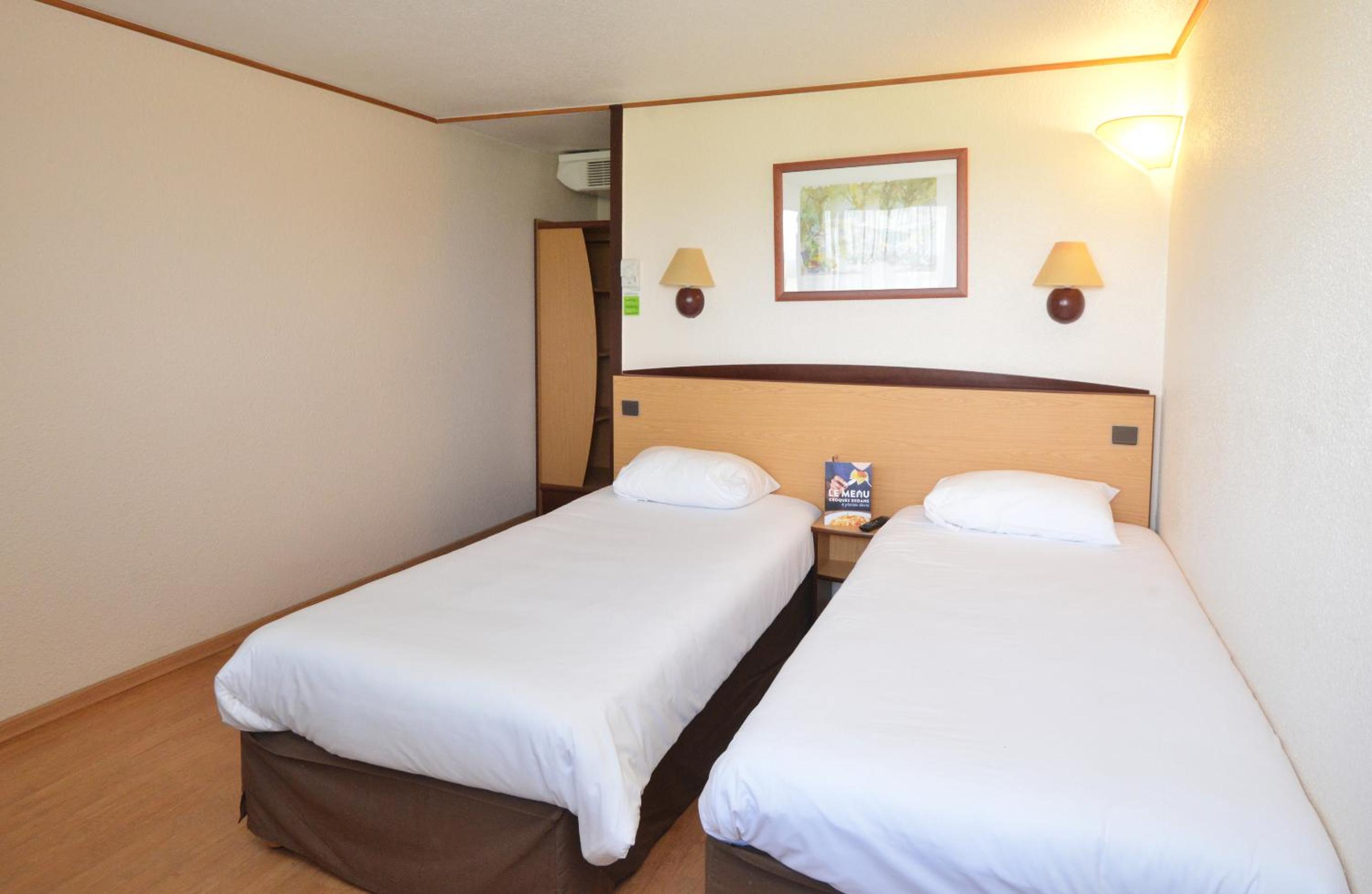Twin Room - Photo 2