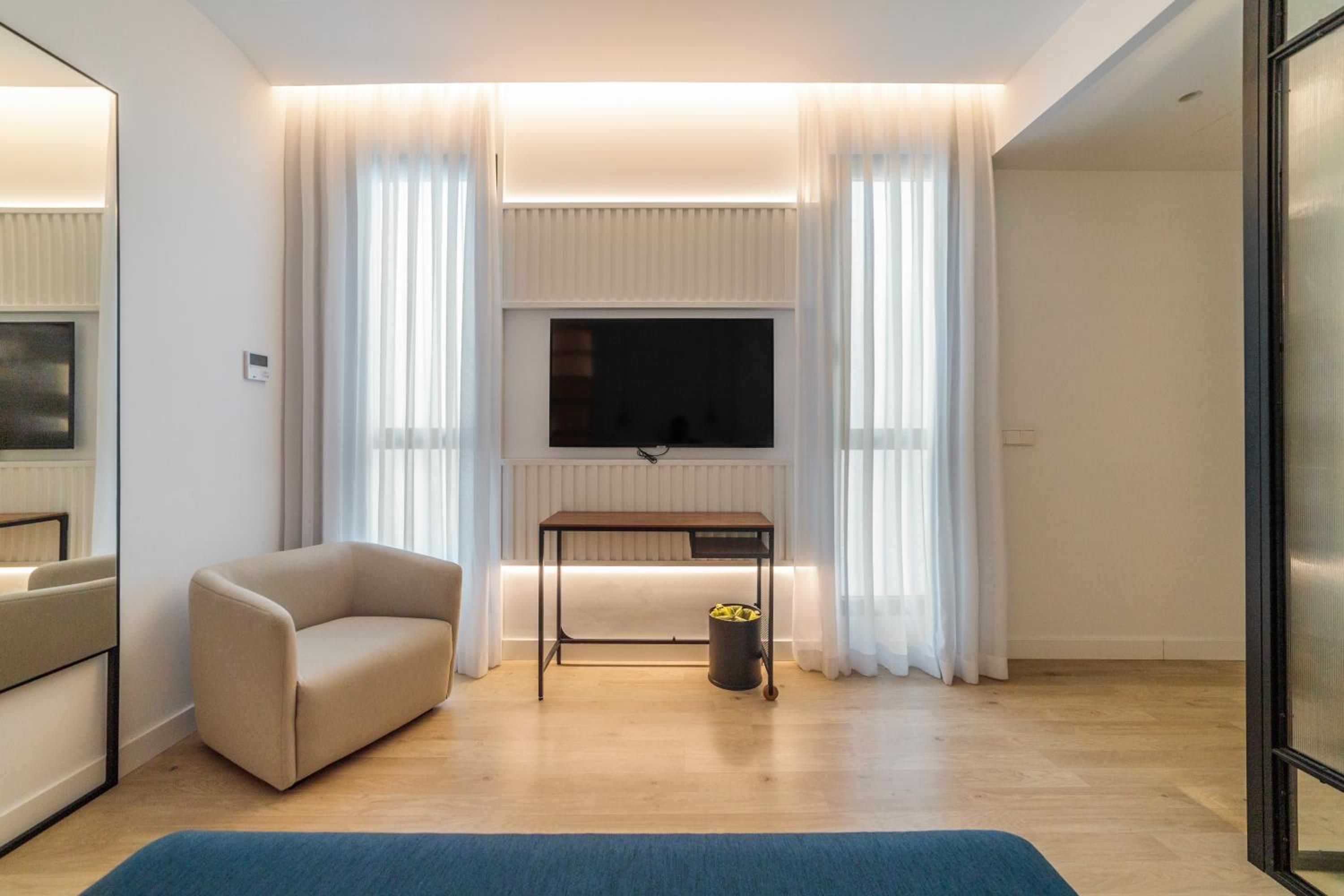 Double Room - Photo 8
