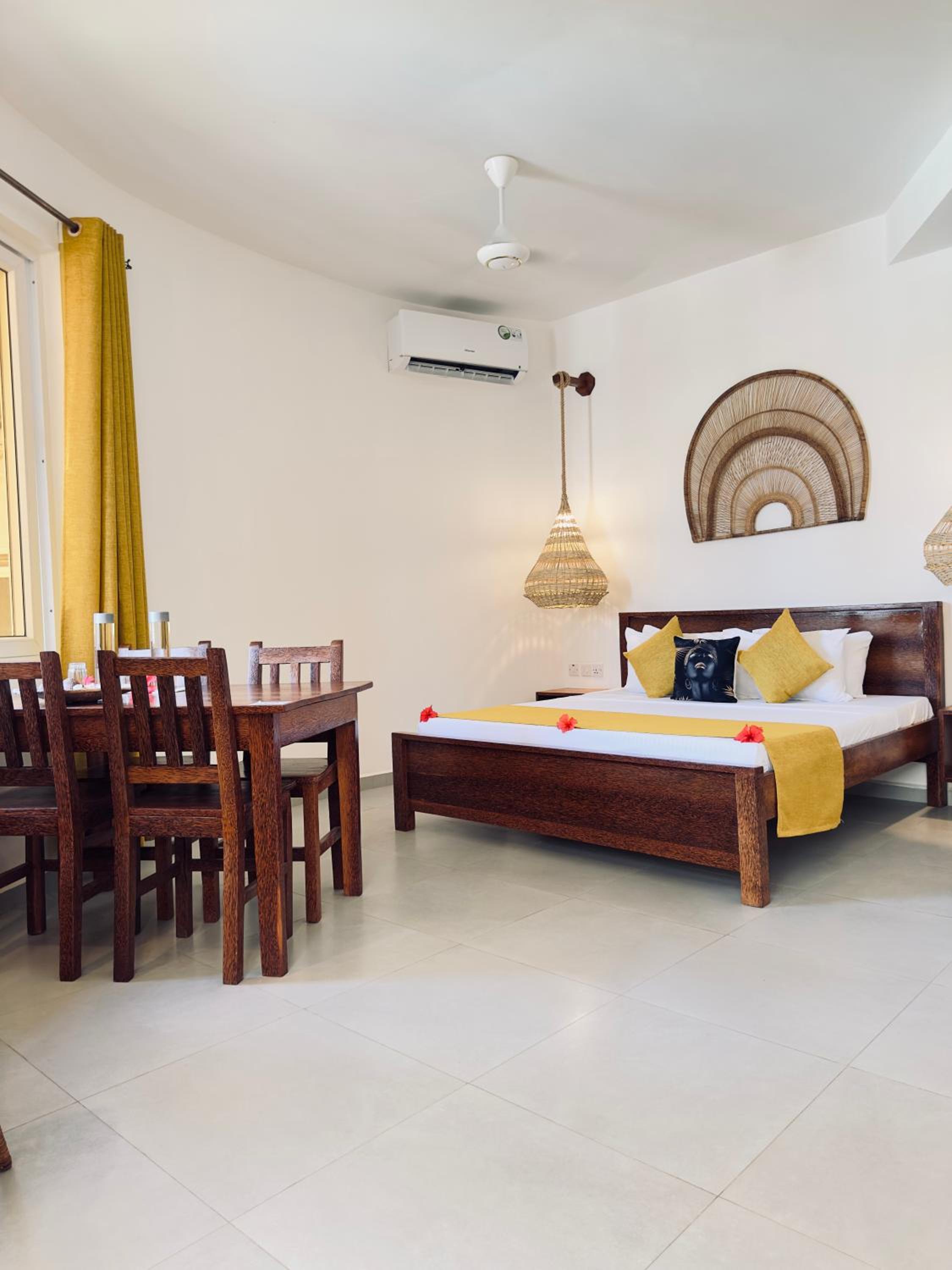 Family Room with Balcony photo 3