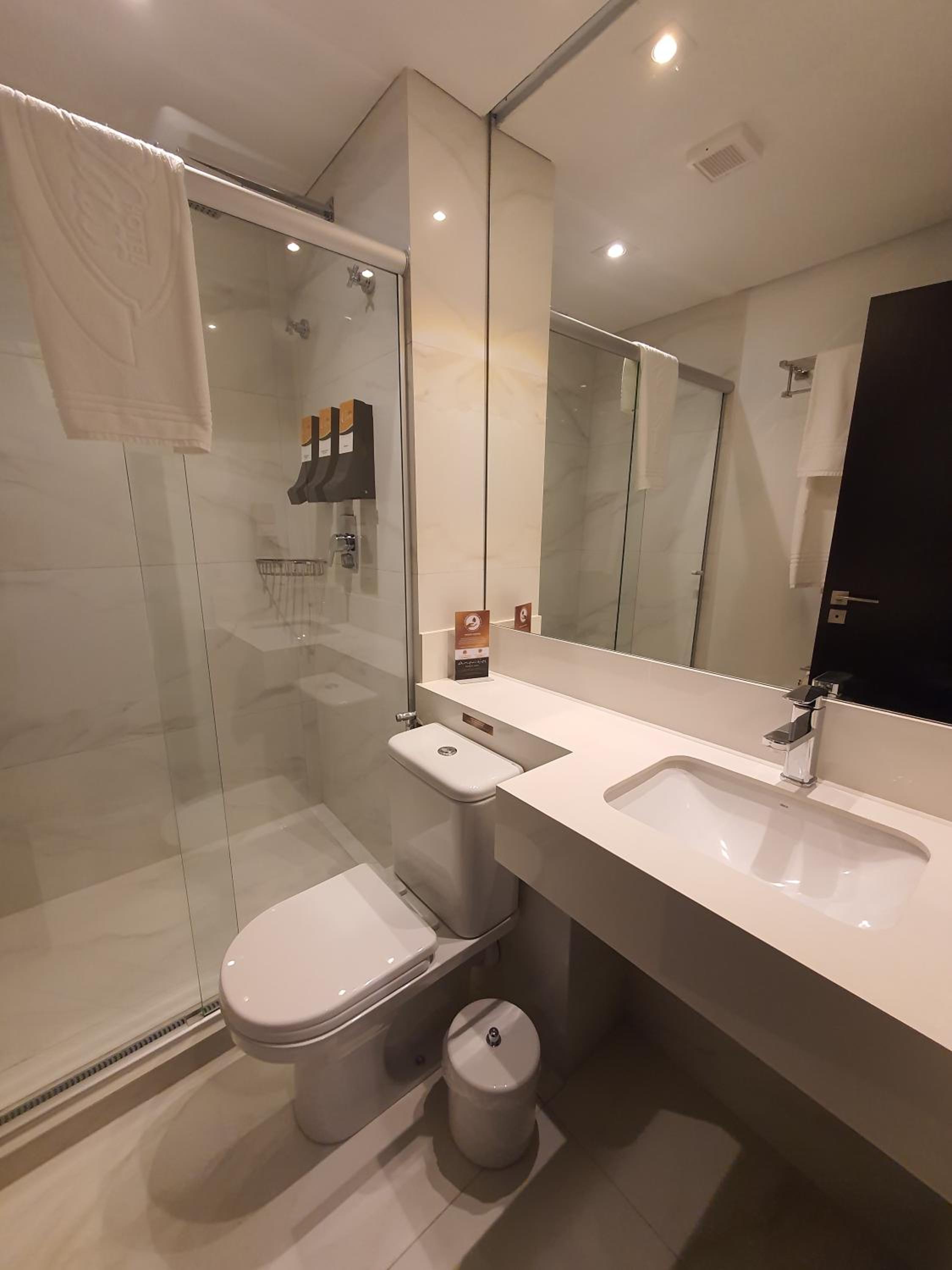 Superior AR Solteiro com Vista para Rio ou Piscina