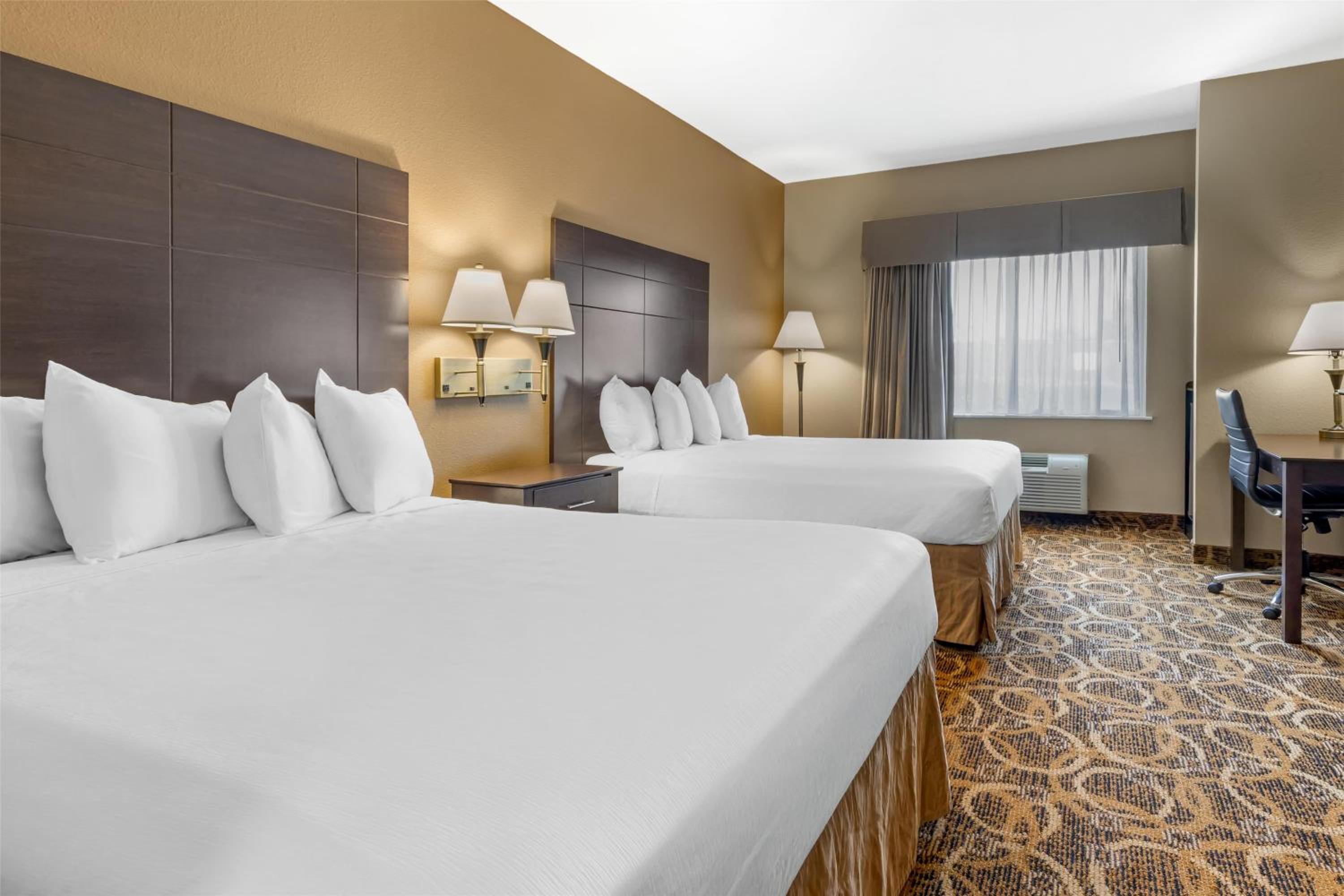 Queen Room with Two Queen Beds and Roll-In Shower - Mobility Accessible/Non-Smoking - Photo 1
