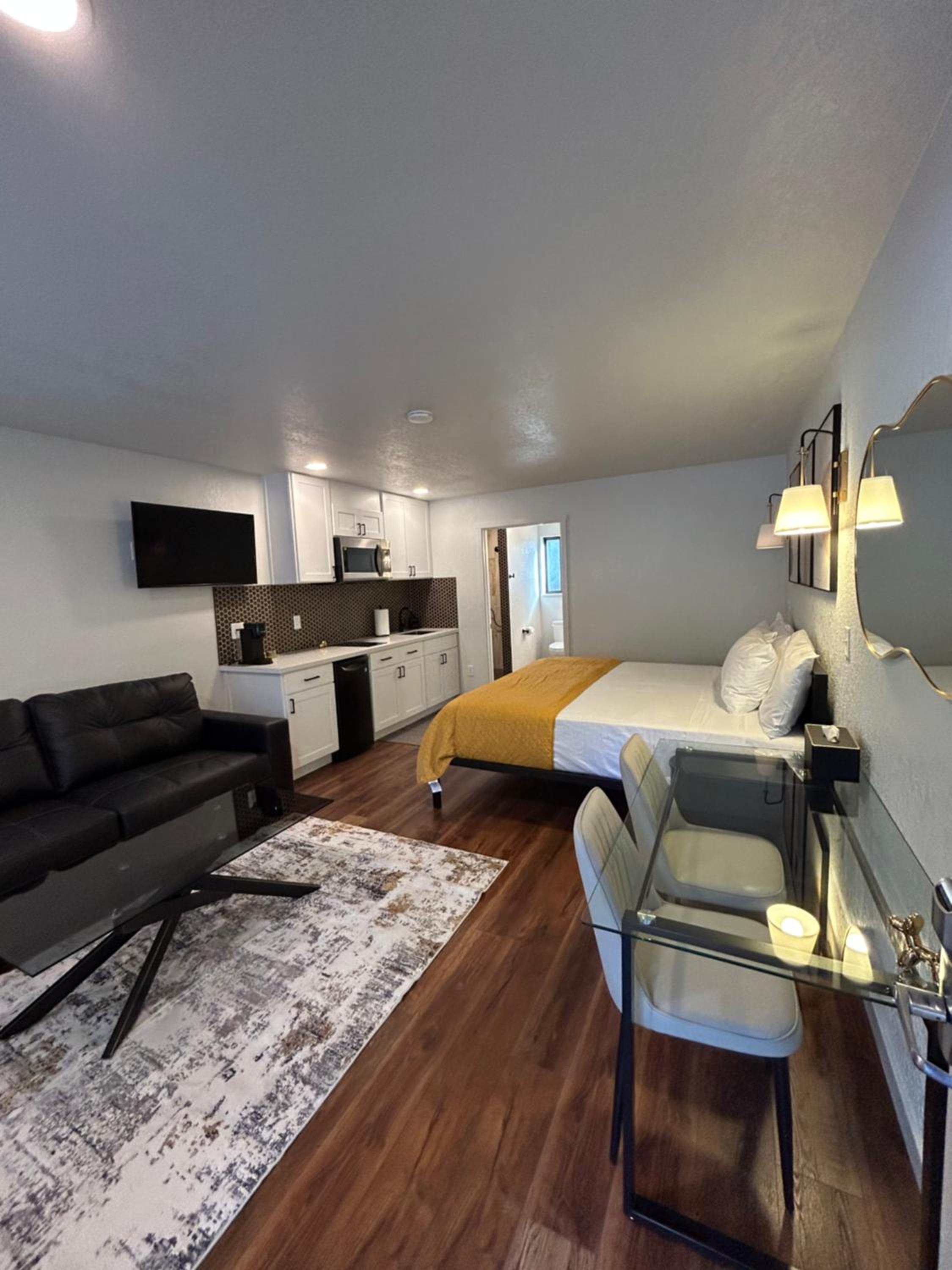 Deluxe King Studio
