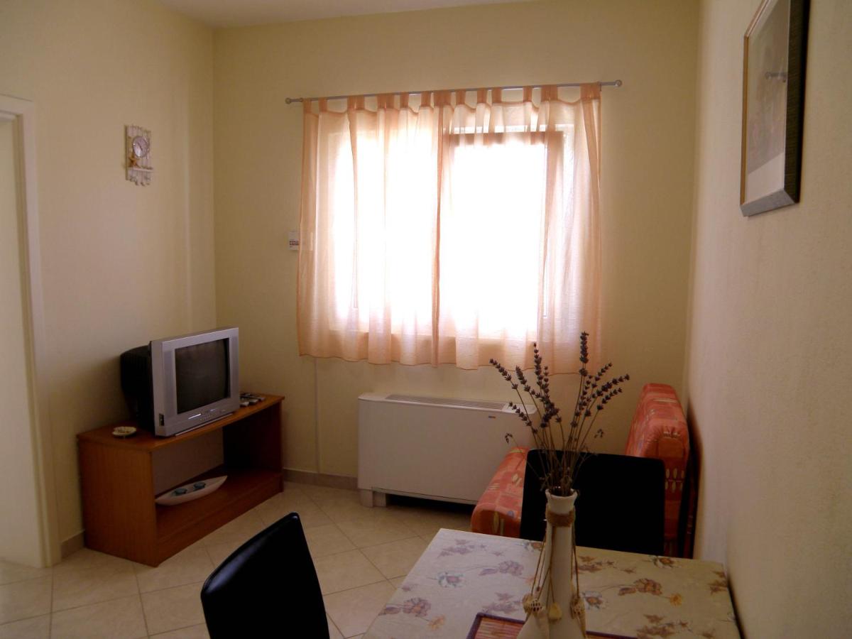 One-Bedroom Apartment - Ground Floor photo 2