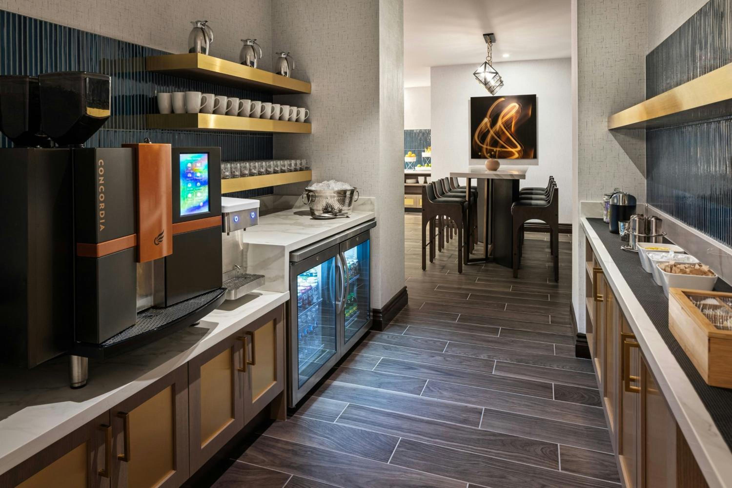 King Room - Concierge Lounge Access/High Floor/Hearing Accessible - Photo 8