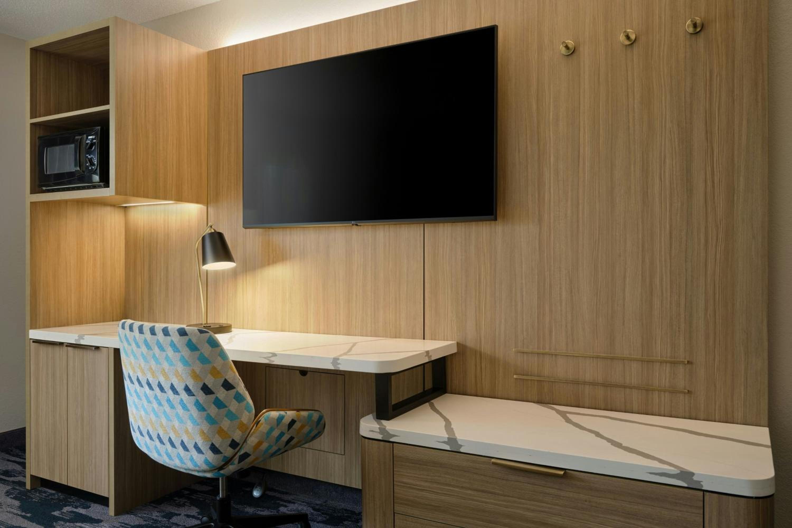 Large Queen Room with Two Queen Beds with Sofa Bed and Roll-In Shower - Mobility and Hearing Accessible - Photo 3