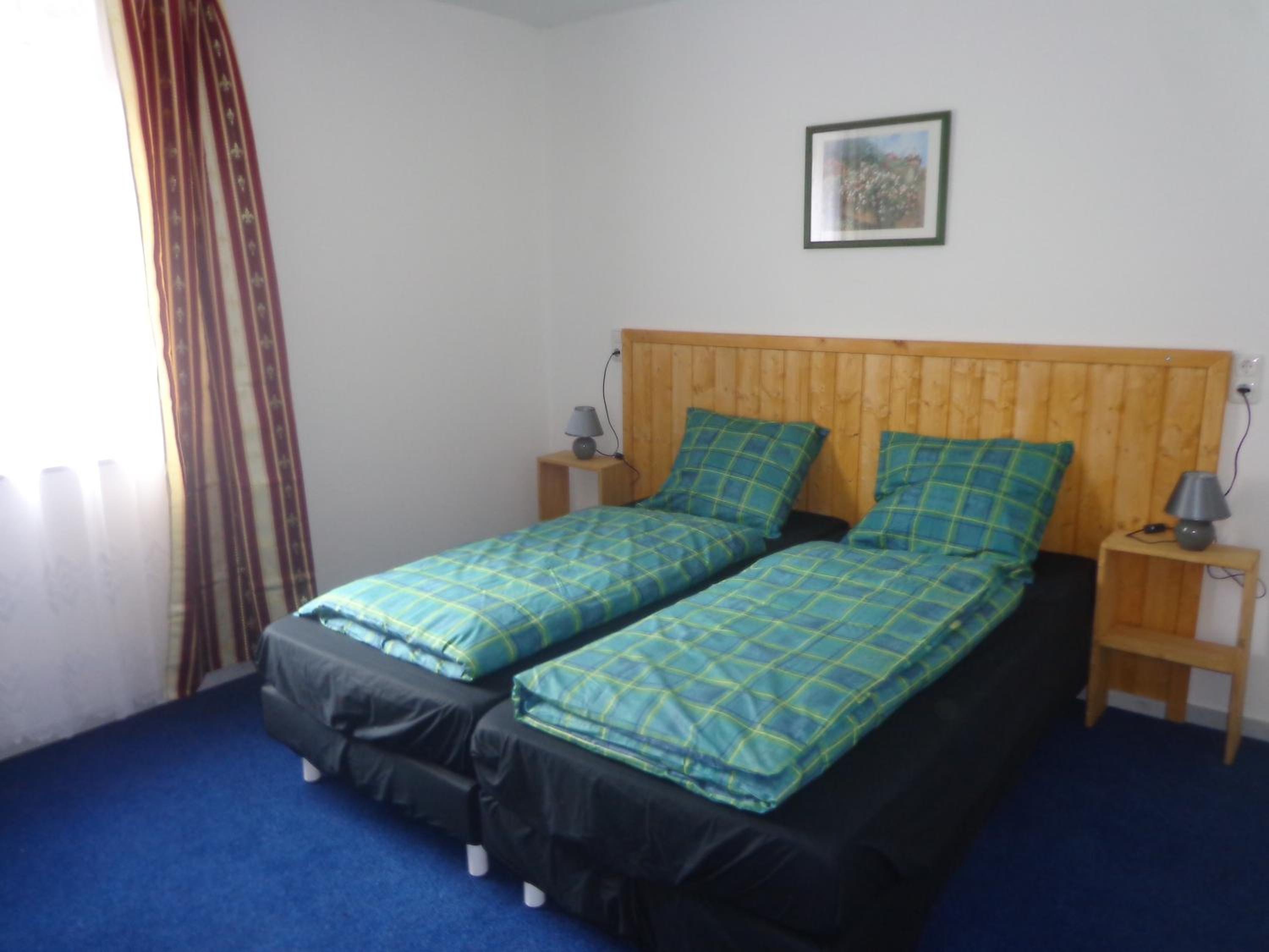 Five-Bedroom House photo 1