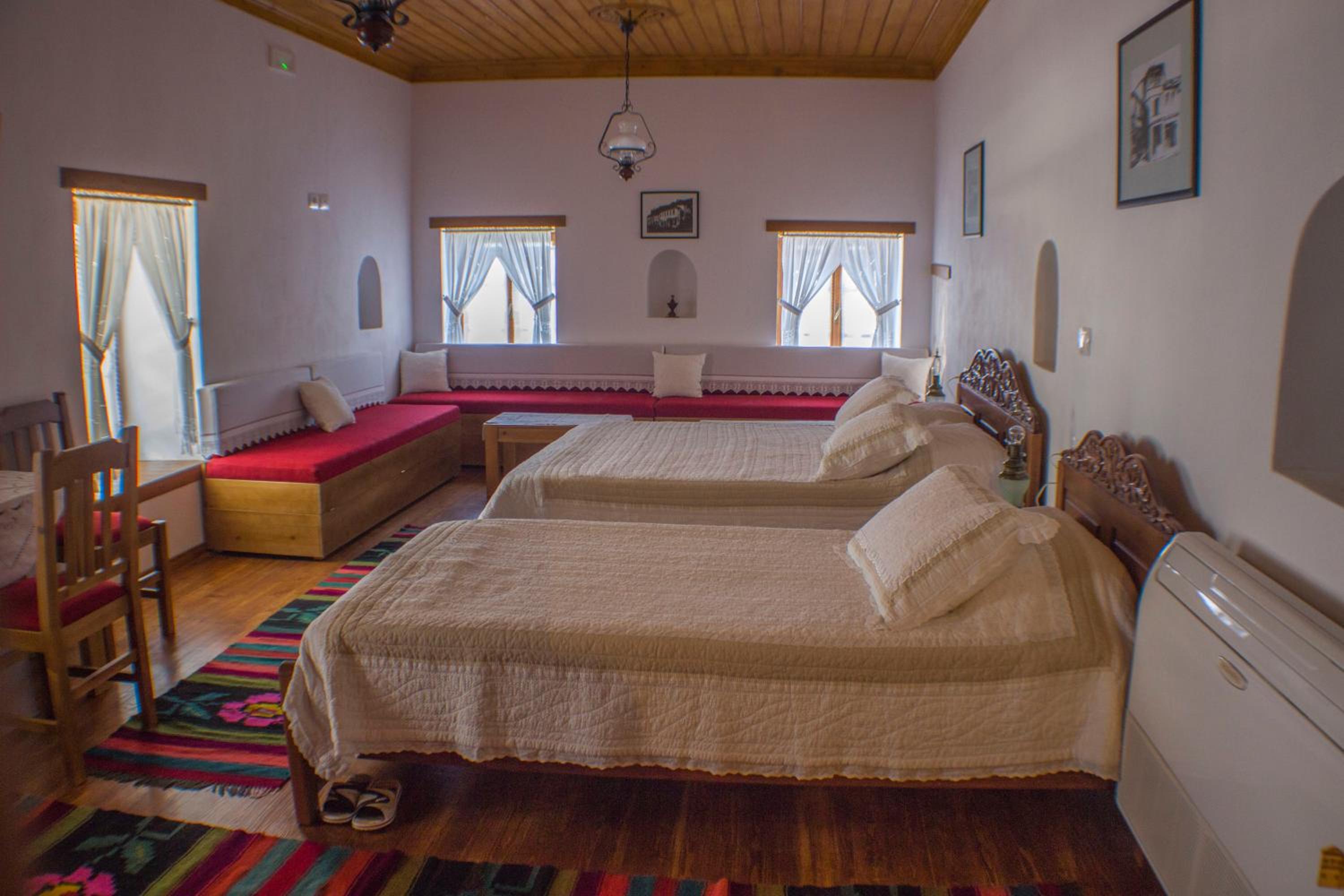 Deluxe Queen Suite