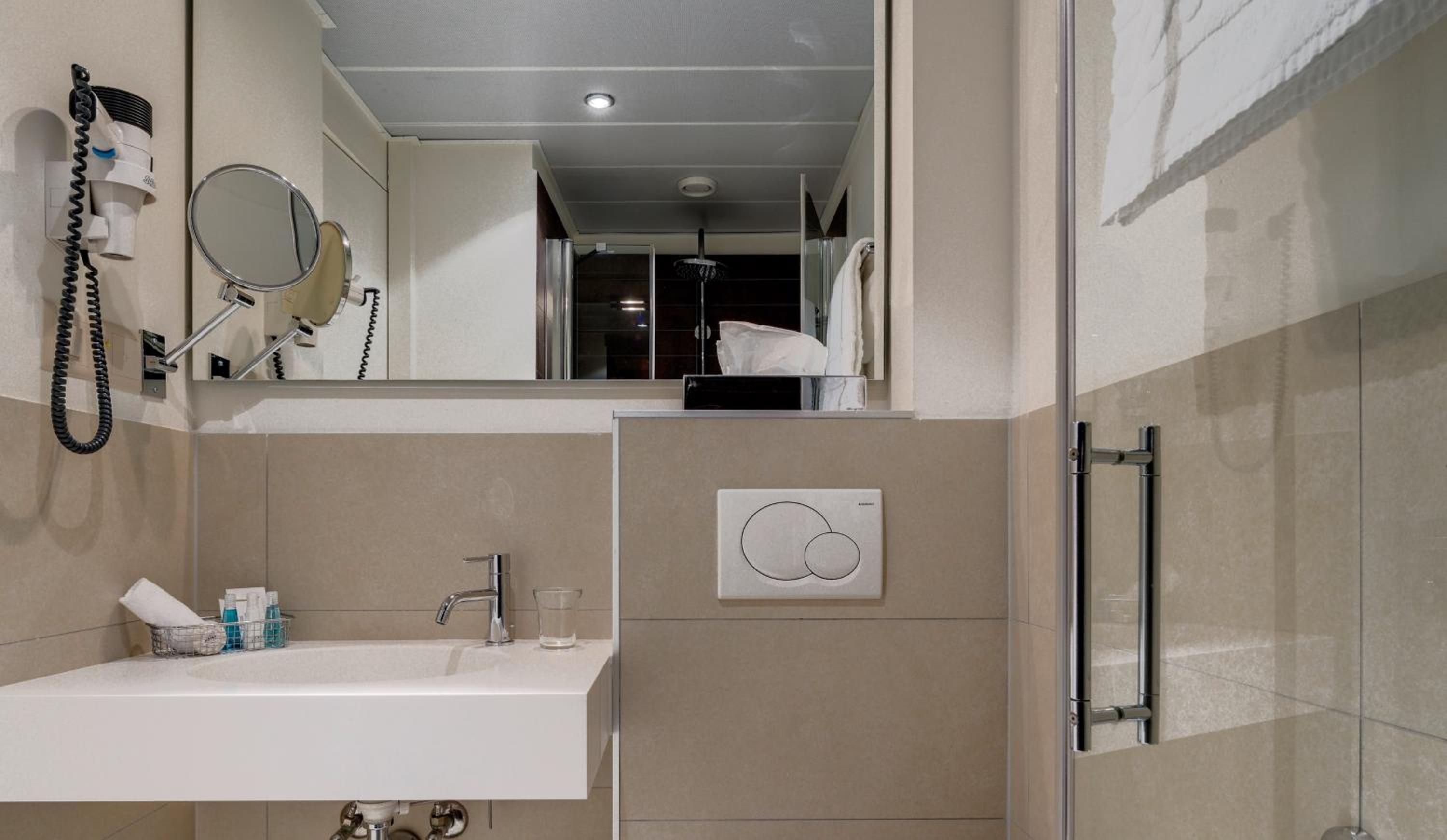 Double Room - Photo 11