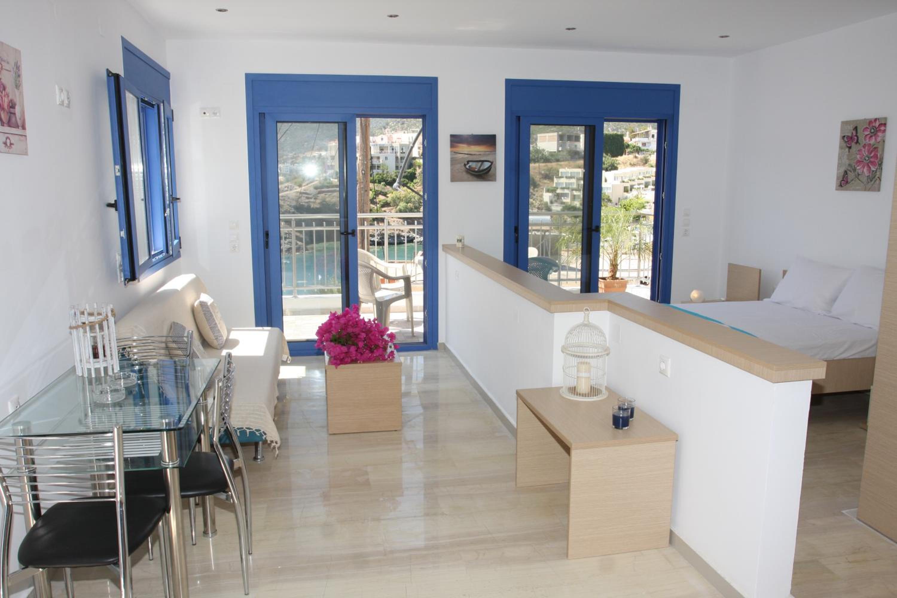 Studio with Balcony photo 1