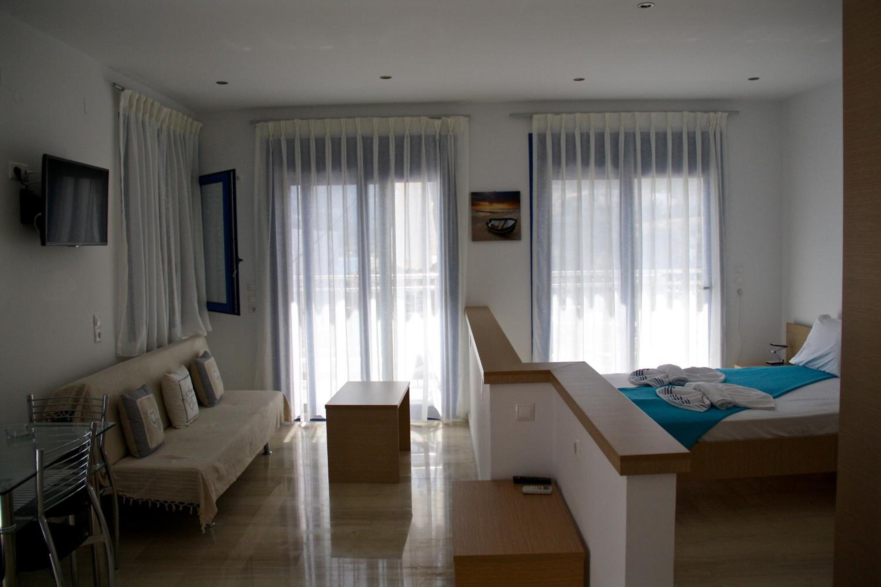 Studio with Balcony photo 2
