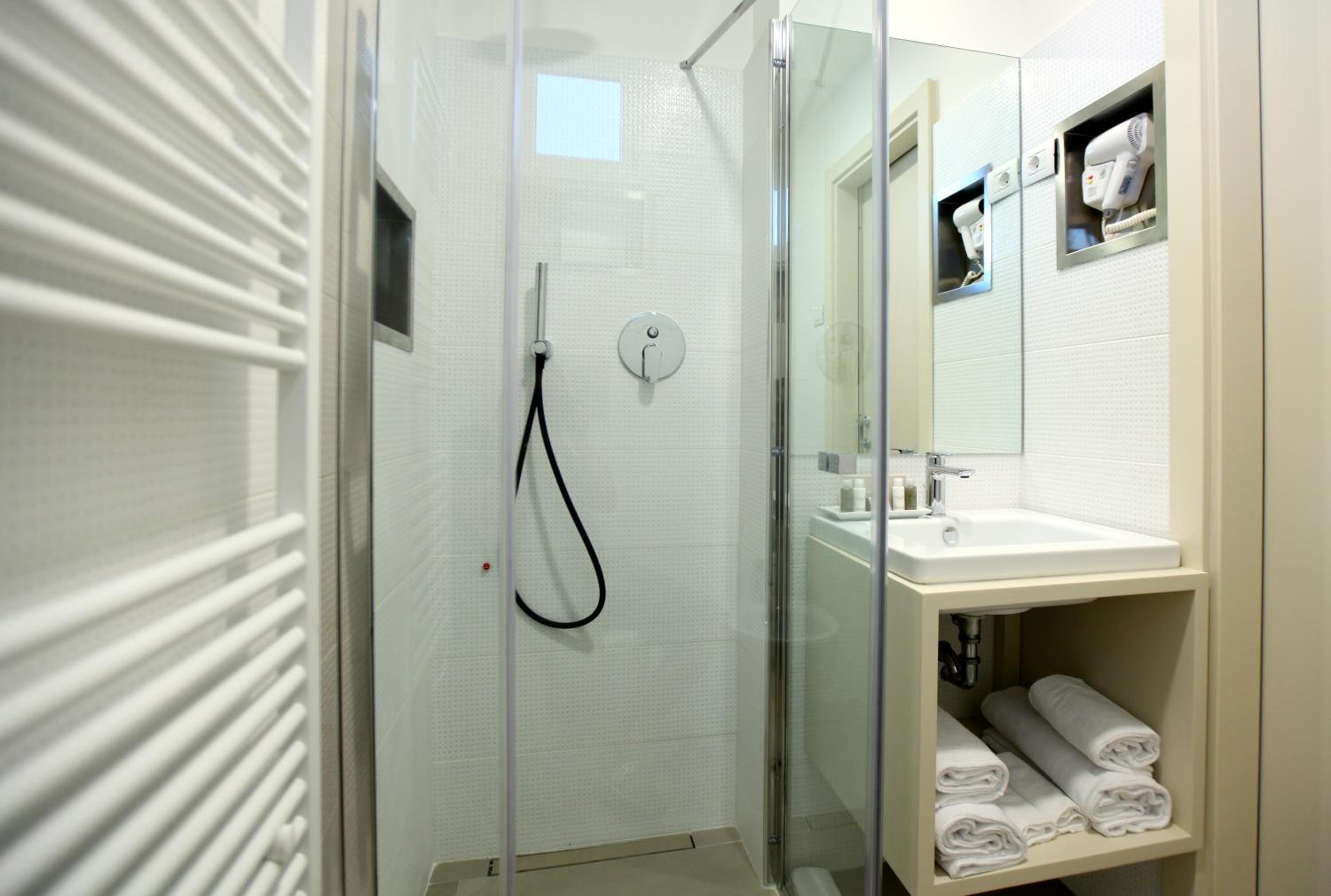 Double or Twin Room photo 3