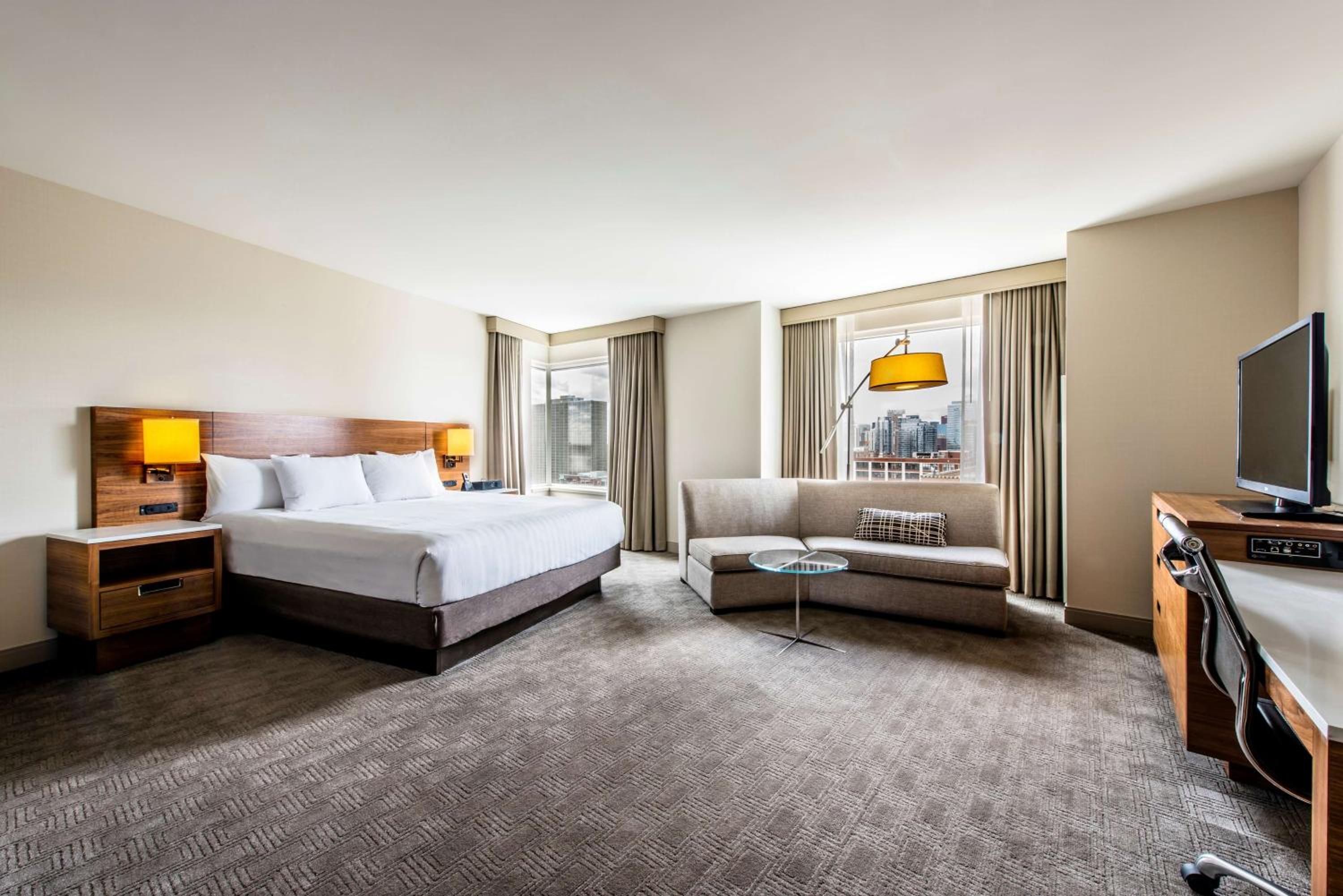 Corner King Room - Photo 7