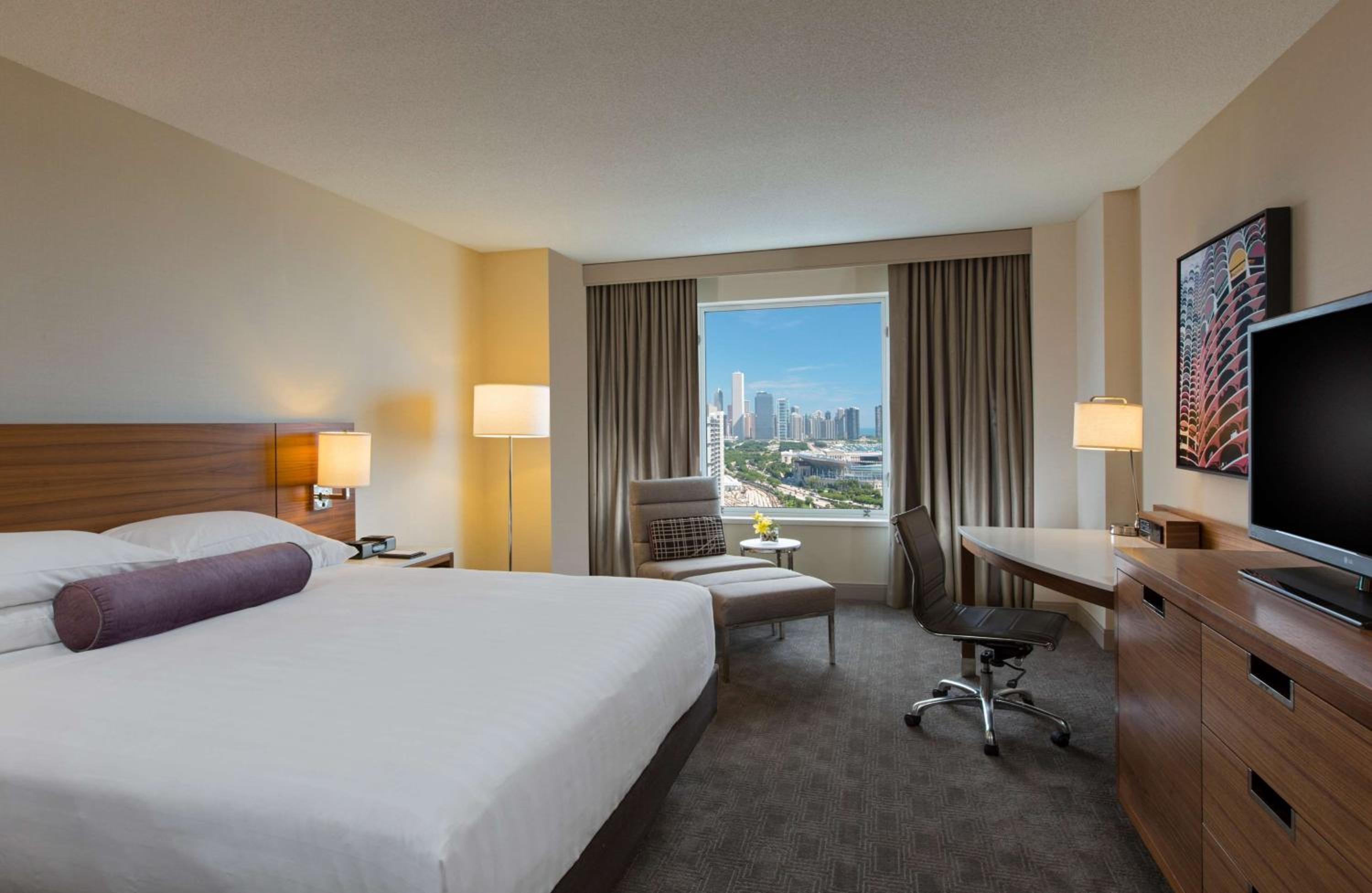 King Room with Lake View - Photo 11