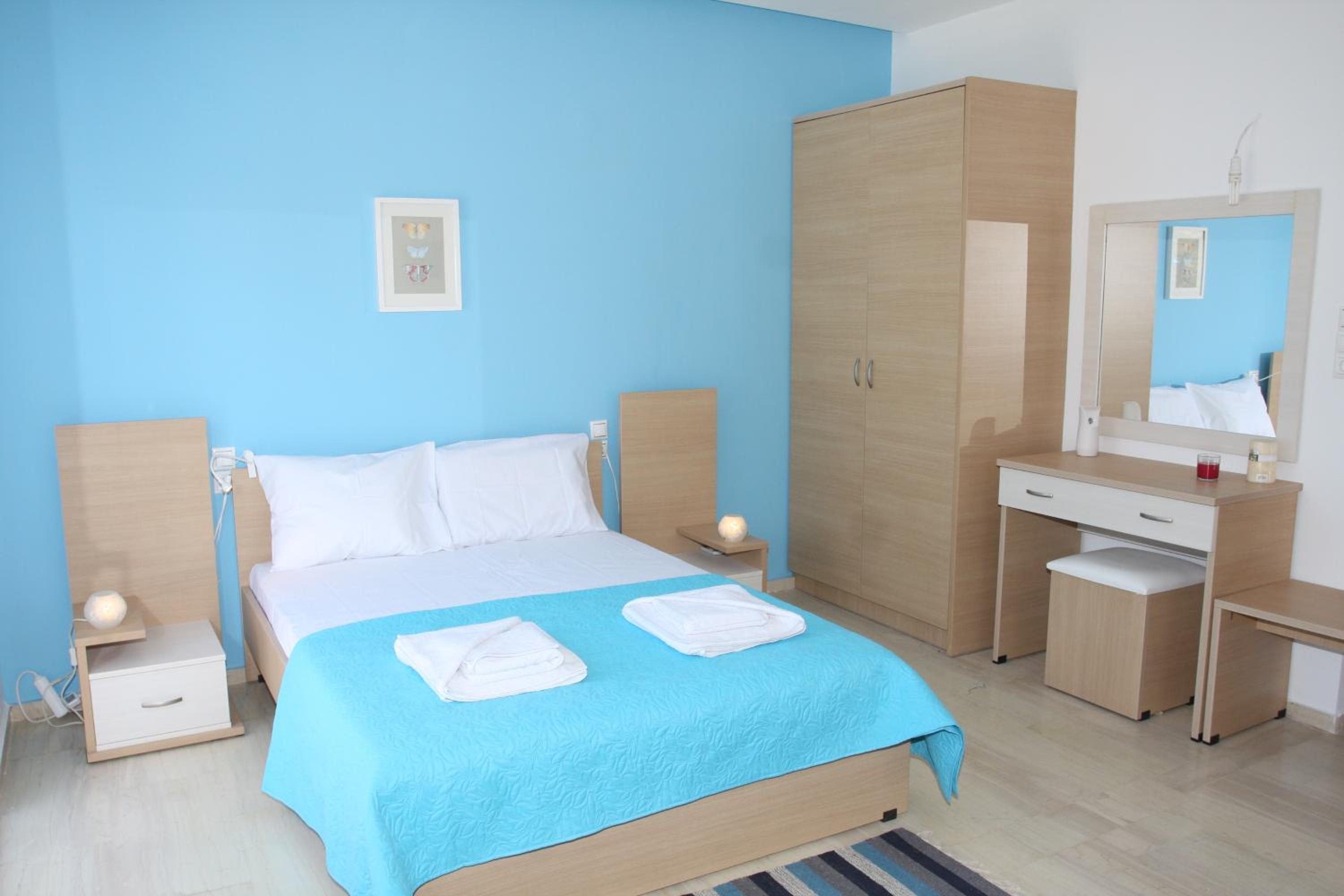 Apartment with Balcony - Photo 13