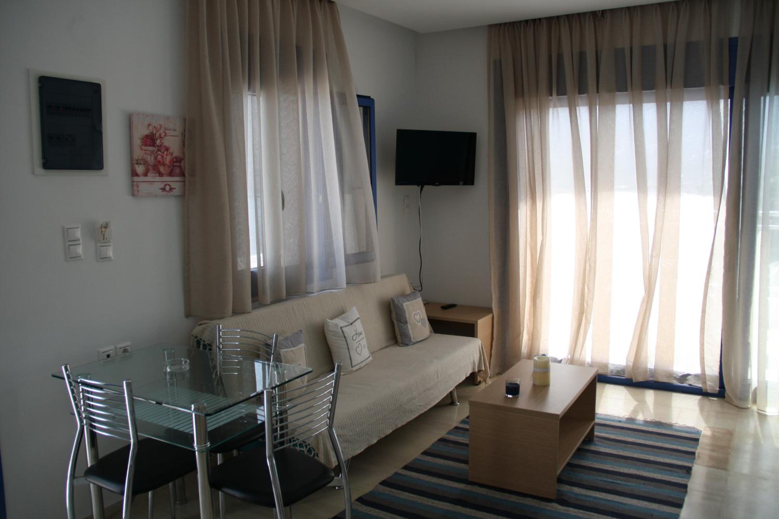 Apartment with Balcony - Photo 10