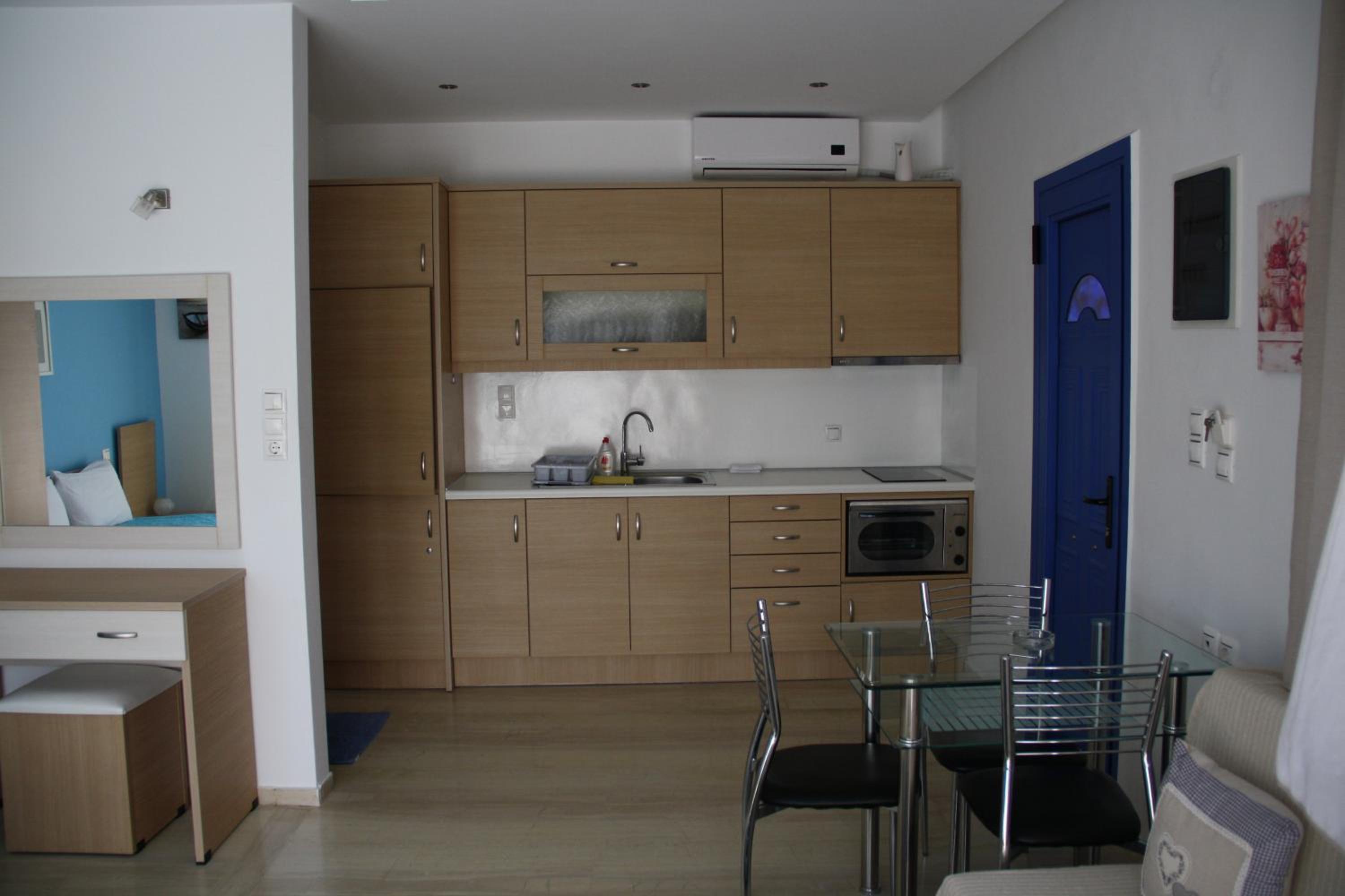 Apartment with Balcony - Photo 11