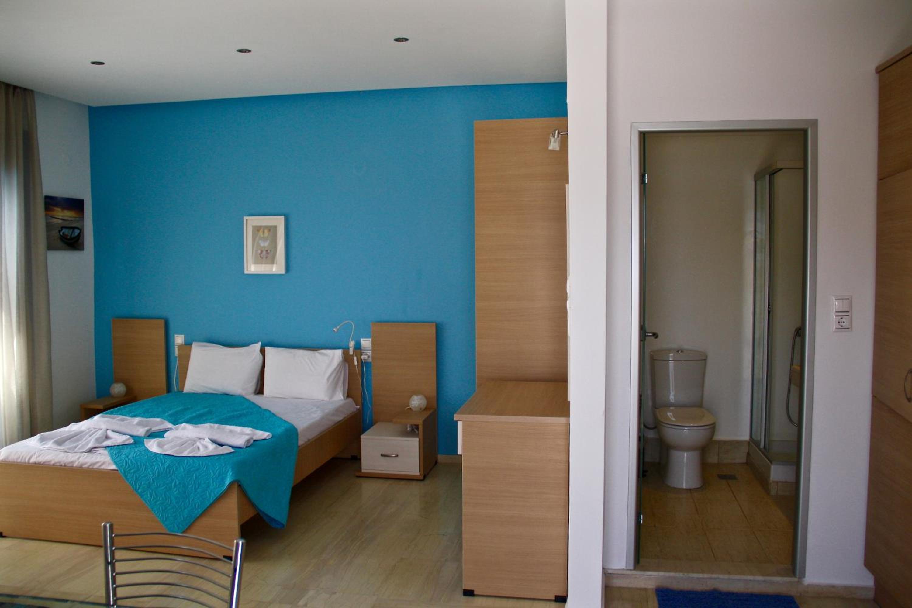 Apartment with Balcony - Photo 6