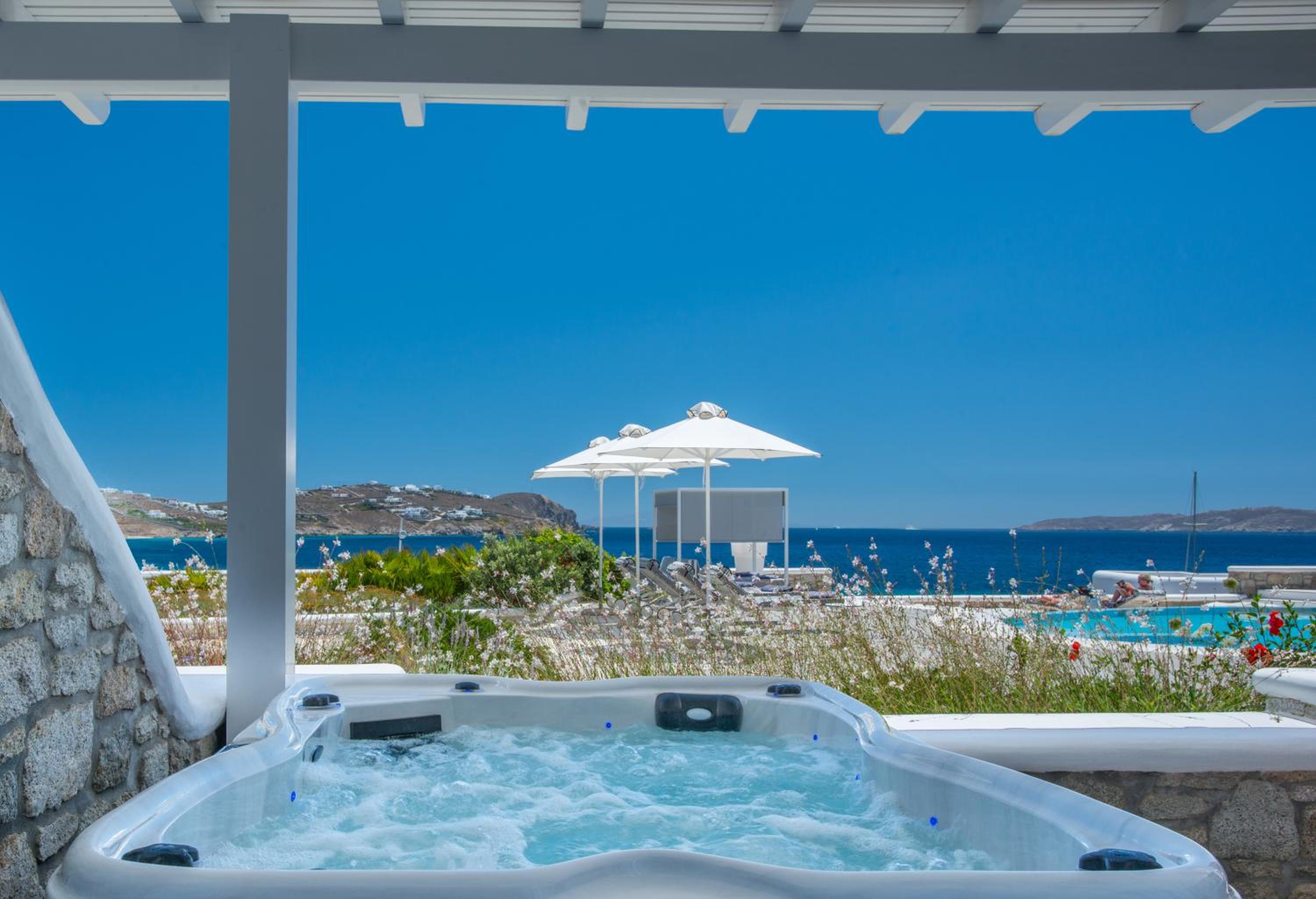 Deluxe Suite with Sea View and Outdoor Hot Tub - Photo 2